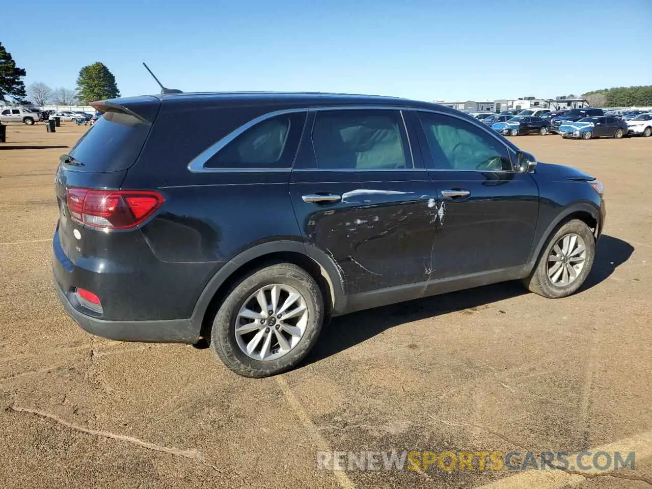 3 fotografías del automóvil dañado 5XYPG4A50KG494000 KIA SORENTO 2019