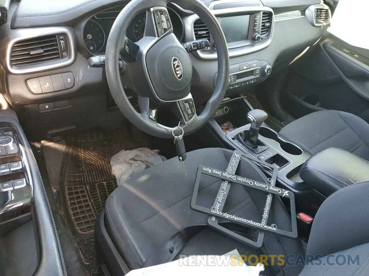 8 fotografías del automóvil dañado 5XYPG4A50KG494000 KIA SORENTO 2019