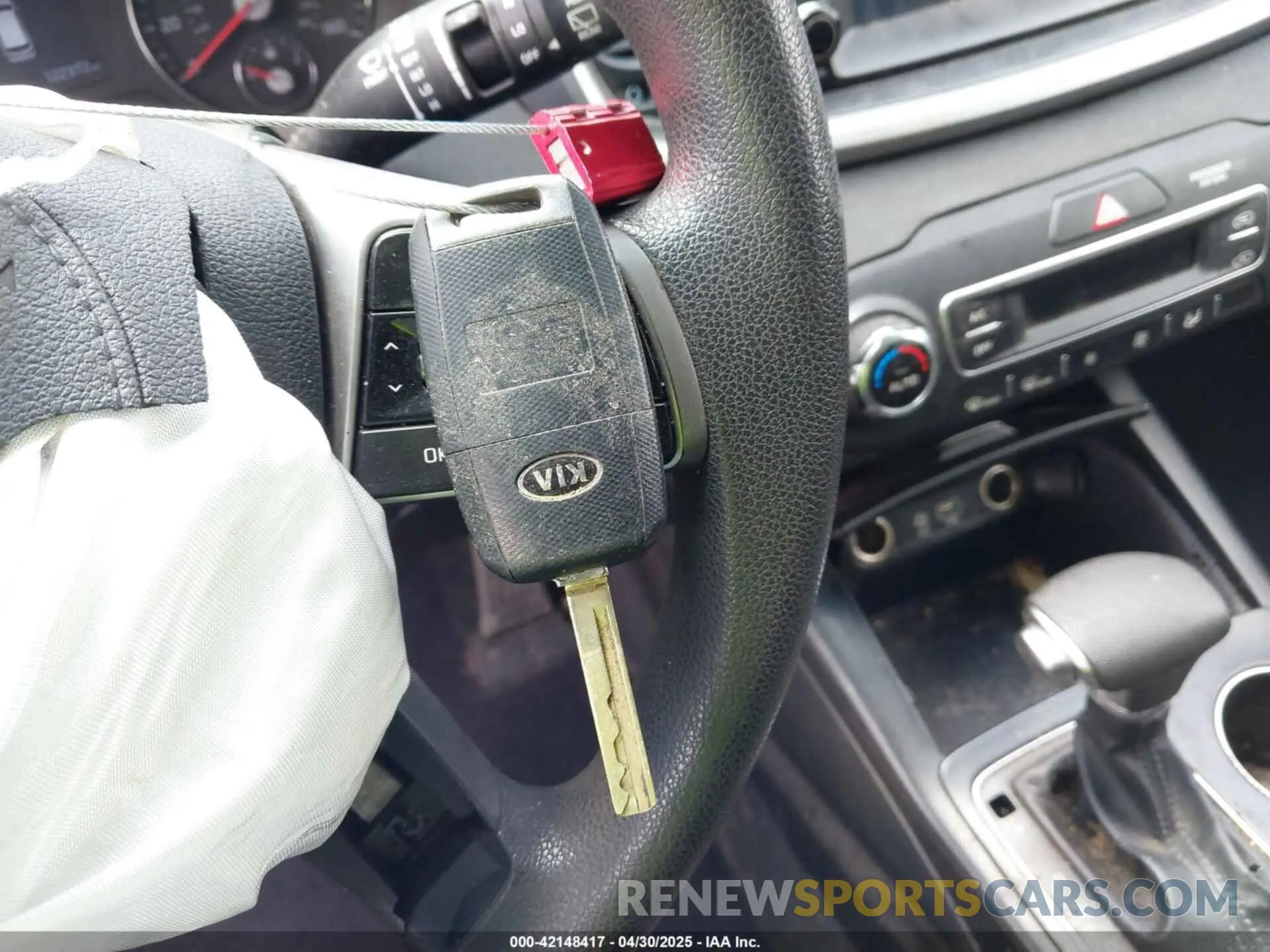 11 fotografías del automóvil dañado 5XYPG4A51KG441192 KIA SORENTO 2019
