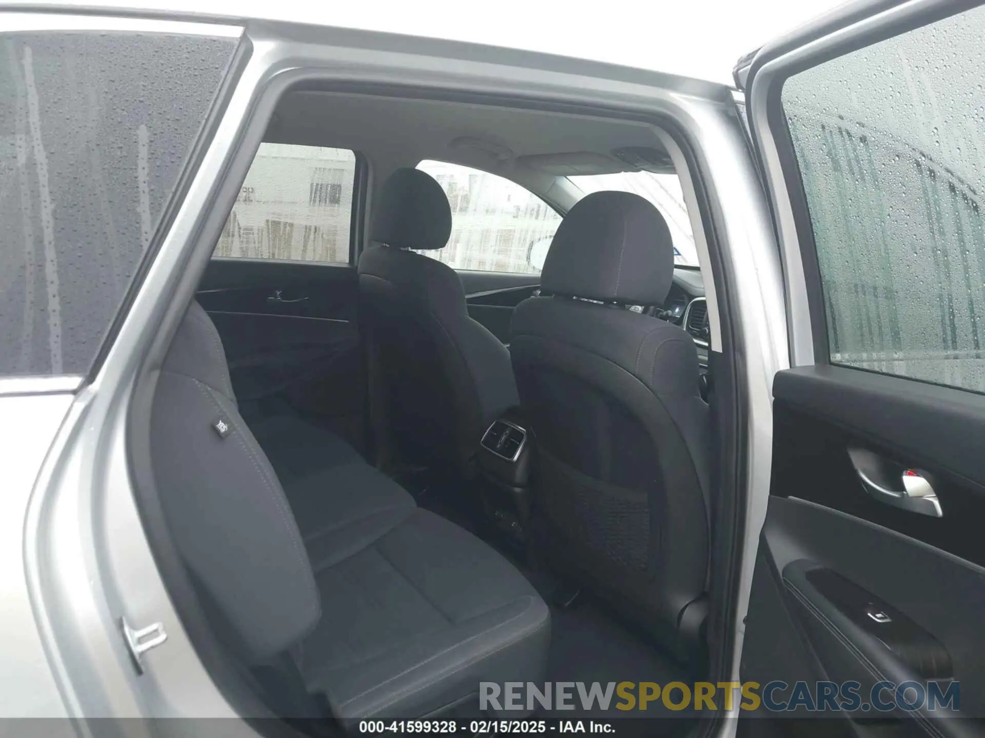8 fotografías del automóvil dañado 5XYPG4A51KG495866 KIA SORENTO 2019