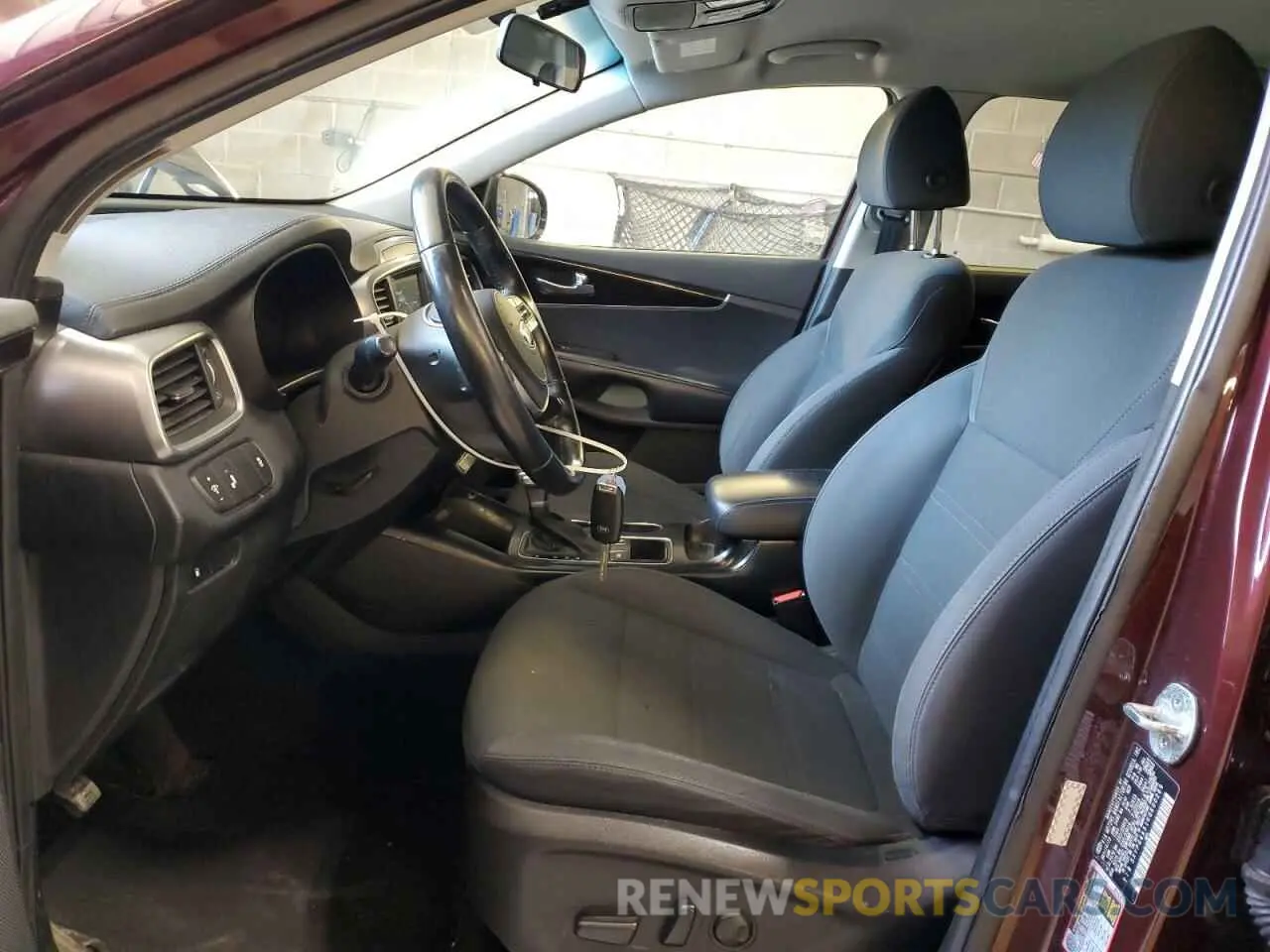 7 fotografías del automóvil dañado 5XYPG4A51KG600289 KIA SORENTO 2019