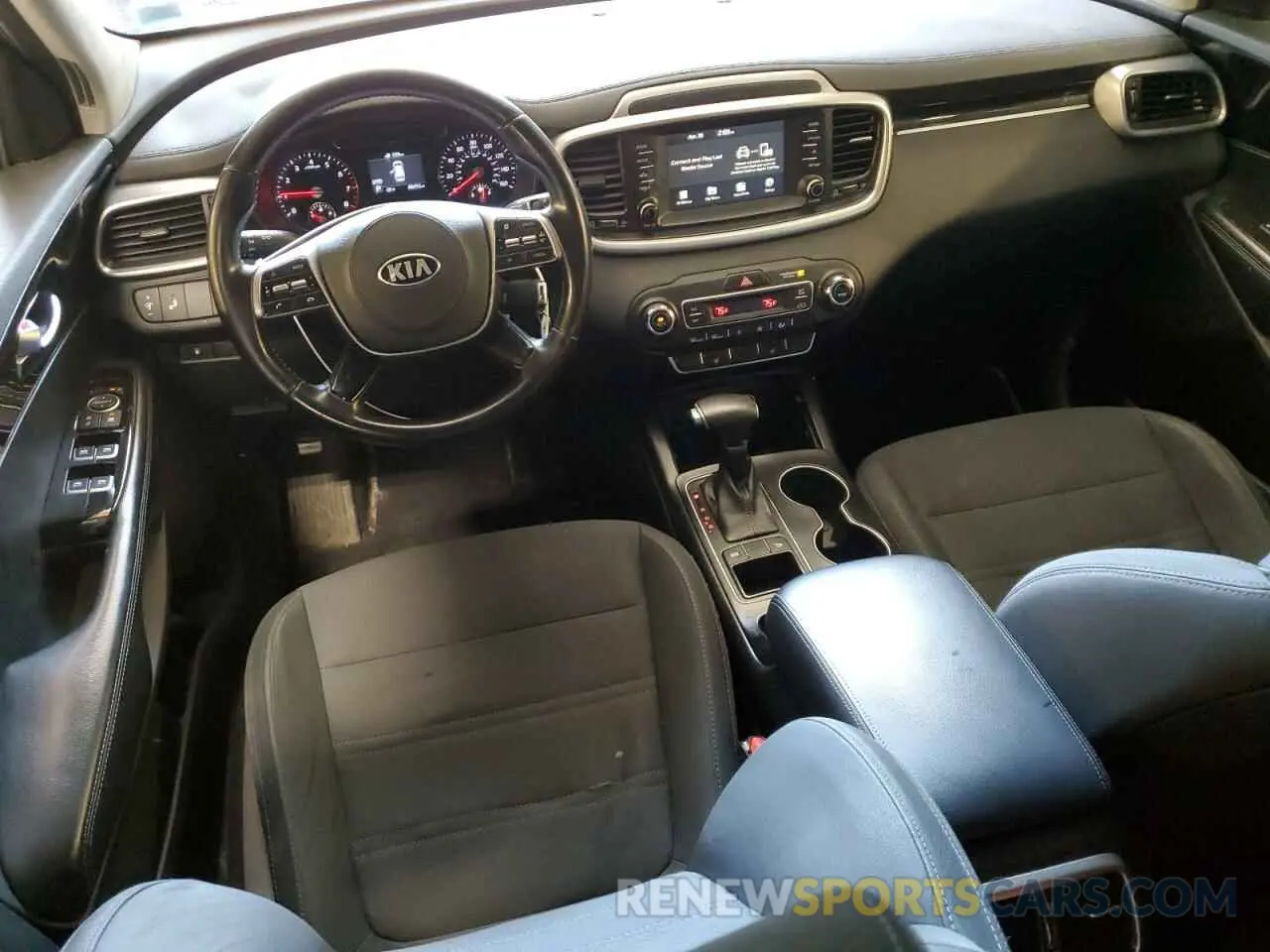 8 fotografías del automóvil dañado 5XYPG4A51KG600289 KIA SORENTO 2019