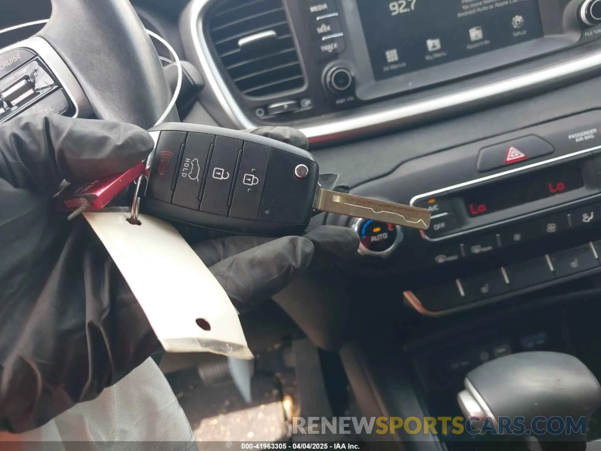 11 fotografías del automóvil dañado 5XYPG4A51KG609865 KIA SORENTO 2019