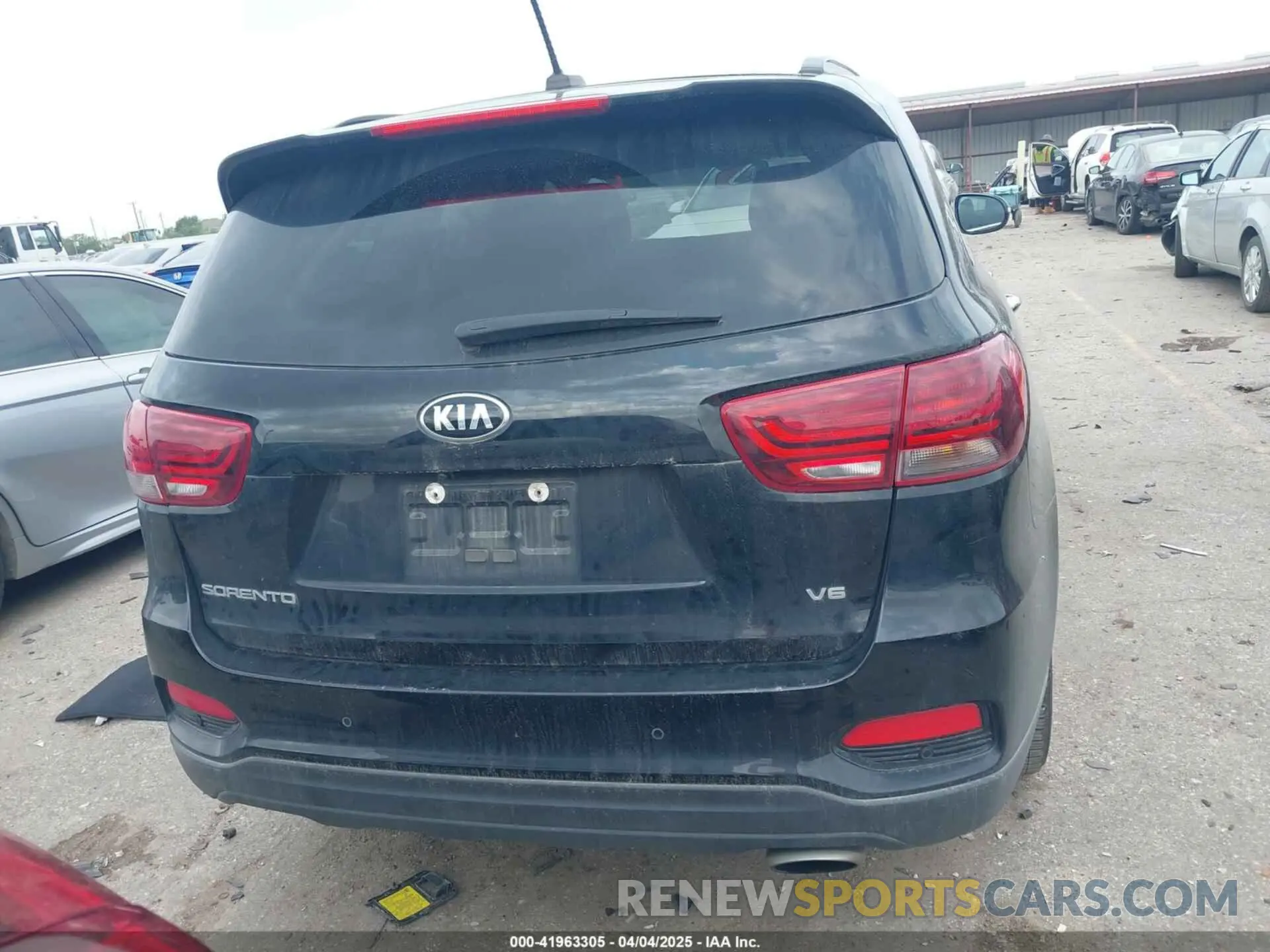 16 fotografías del automóvil dañado 5XYPG4A51KG609865 KIA SORENTO 2019