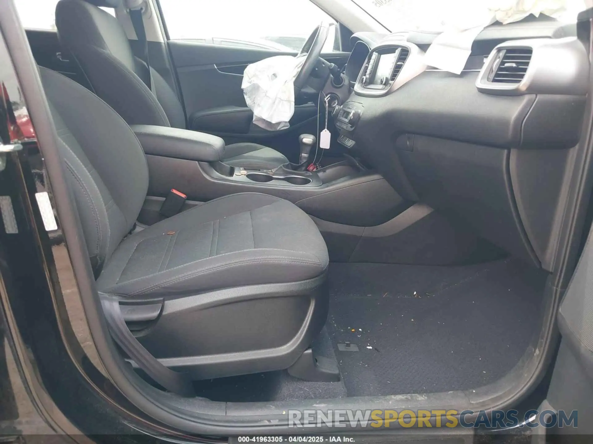 5 fotografías del automóvil dañado 5XYPG4A51KG609865 KIA SORENTO 2019