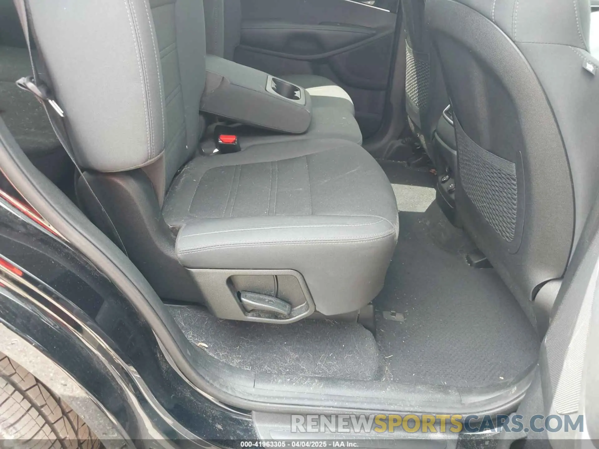8 fotografías del automóvil dañado 5XYPG4A51KG609865 KIA SORENTO 2019
