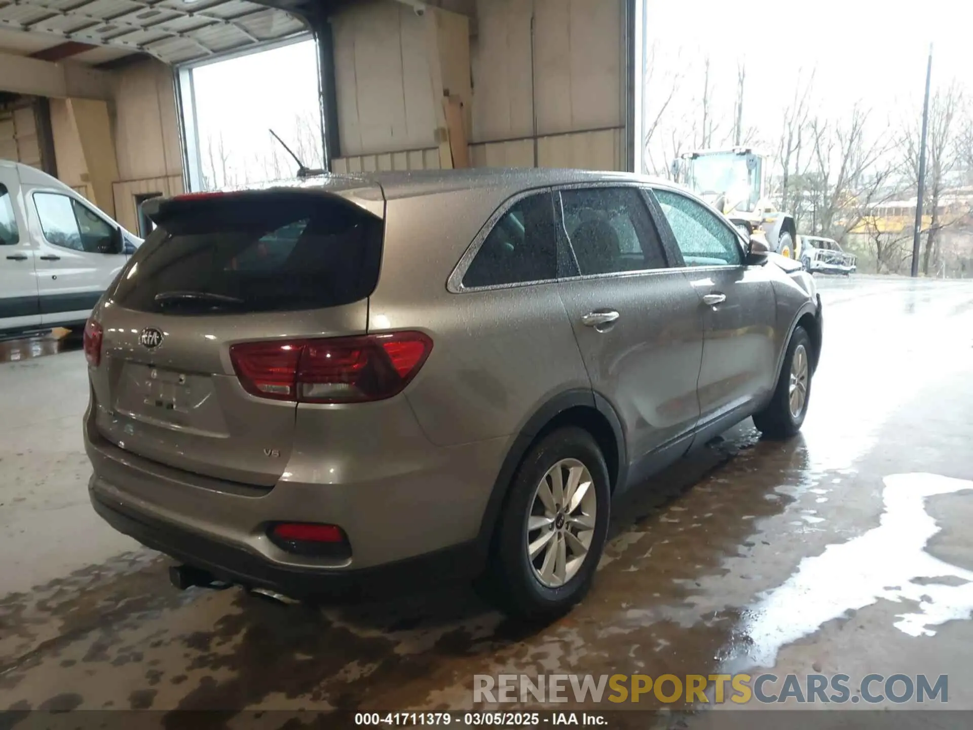 4 fotografías del automóvil dañado 5XYPG4A52KG485699 KIA SORENTO 2019