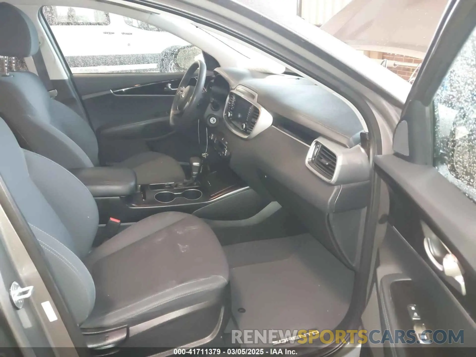 5 fotografías del automóvil dañado 5XYPG4A52KG485699 KIA SORENTO 2019