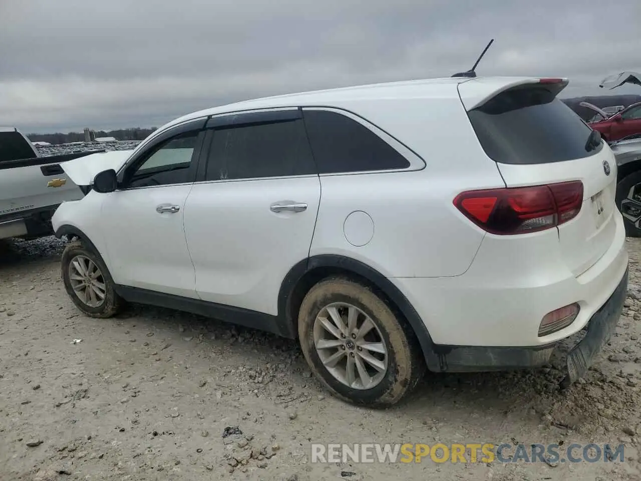 2 fotografías del automóvil dañado 5XYPG4A52KG494919 KIA SORENTO 2019