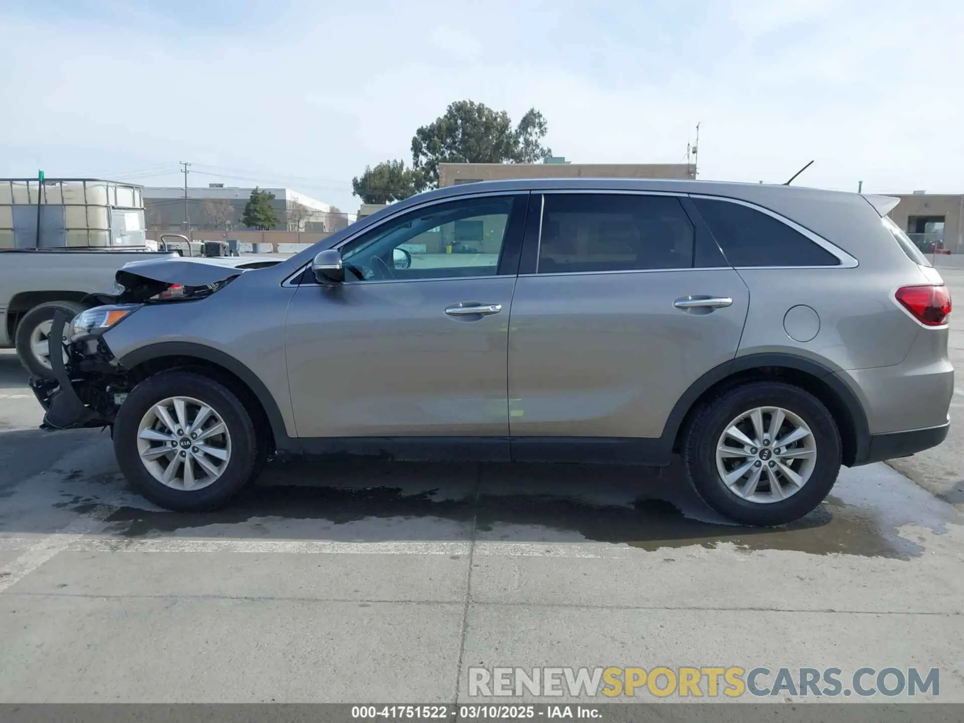 15 fotografías del automóvil dañado 5XYPG4A54KG476373 KIA SORENTO 2019