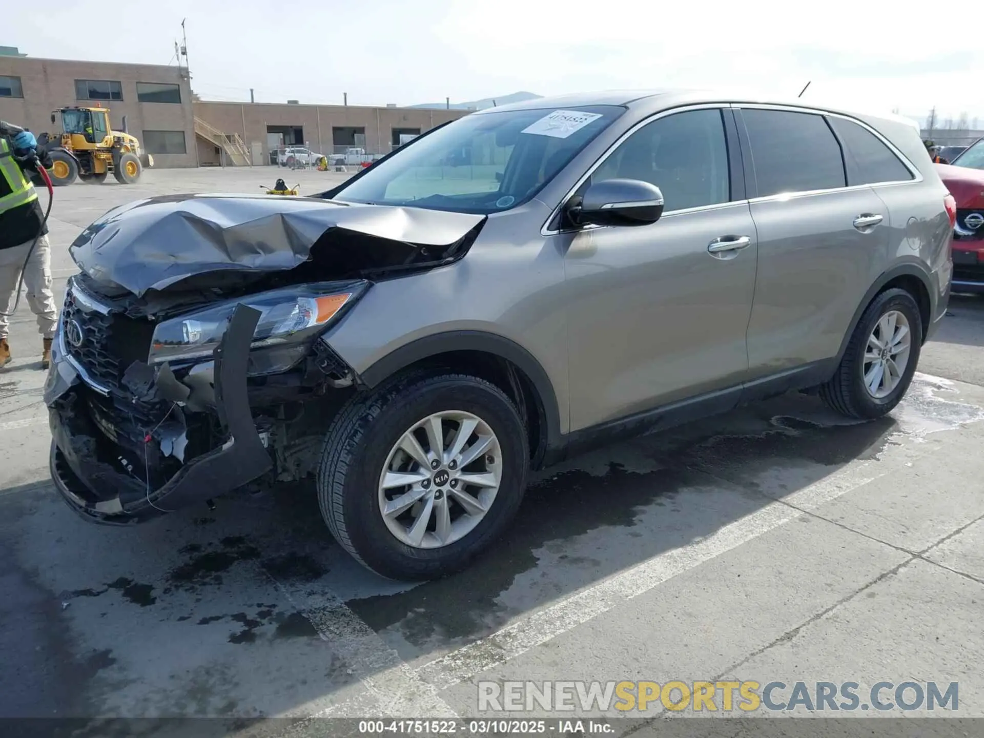 2 fotografías del automóvil dañado 5XYPG4A54KG476373 KIA SORENTO 2019