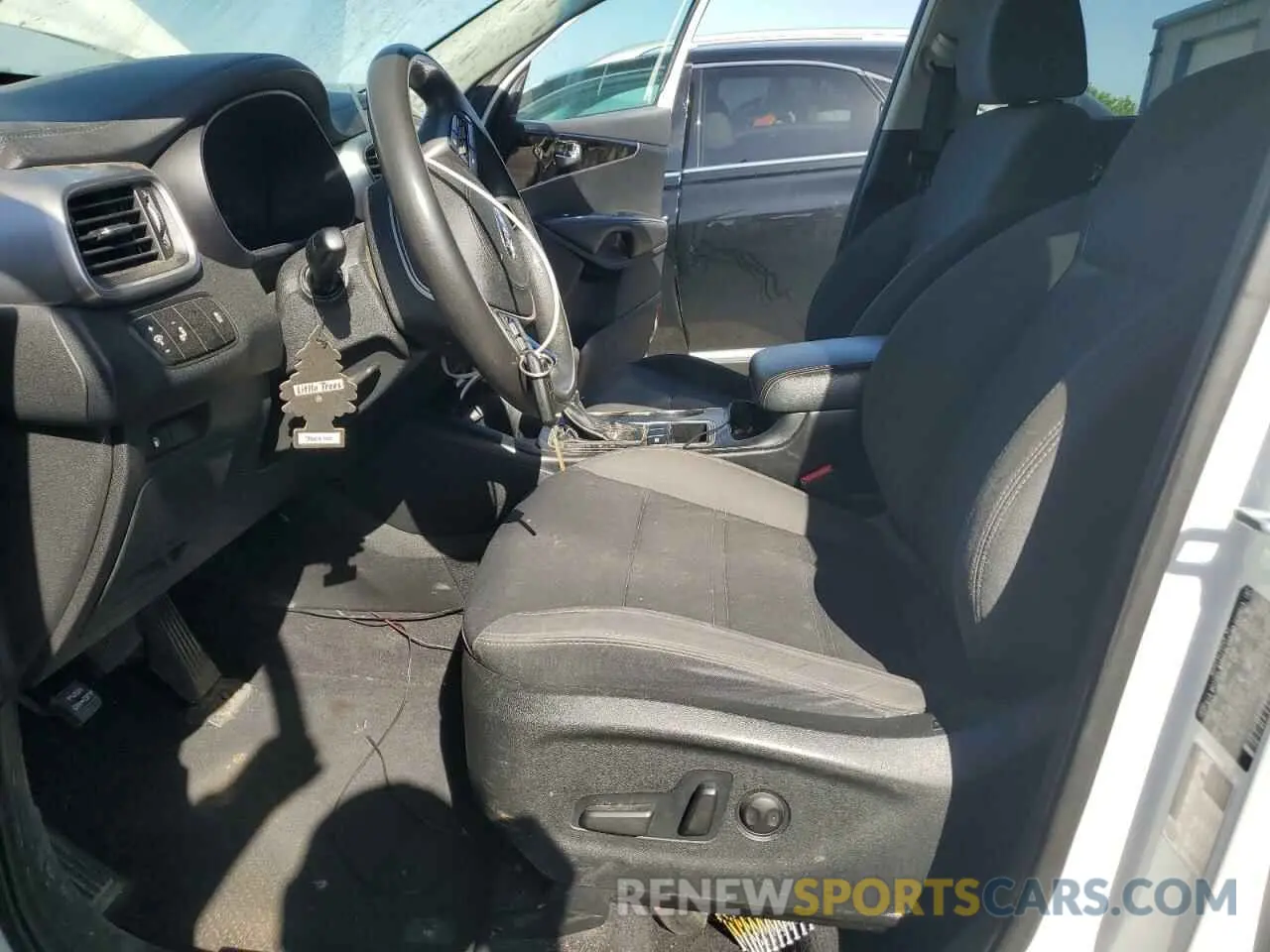 7 fotografías del automóvil dañado 5XYPG4A55KG440319 KIA SORENTO 2019