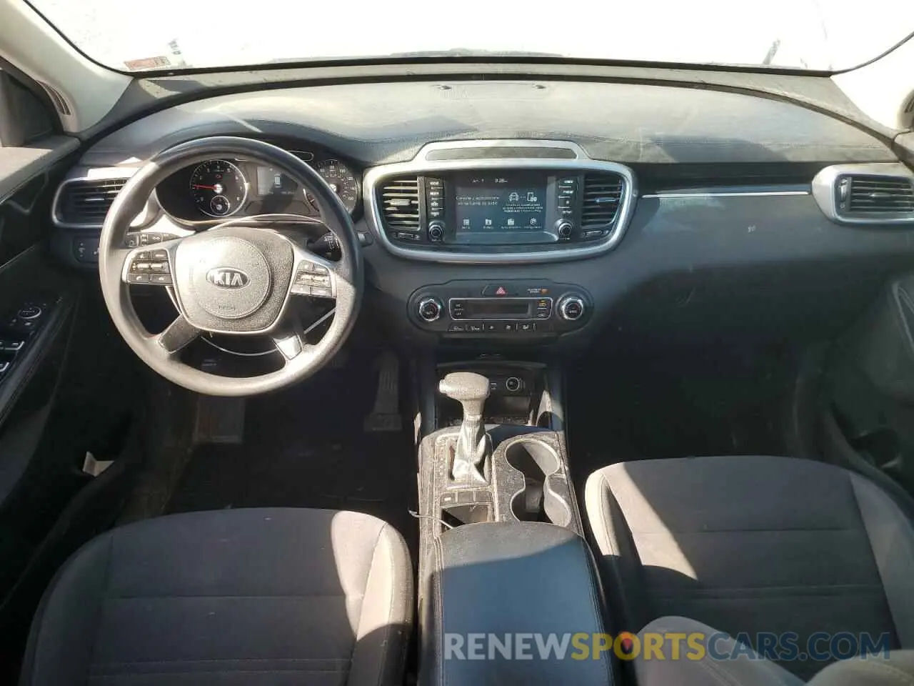 8 fotografías del automóvil dañado 5XYPG4A55KG440319 KIA SORENTO 2019