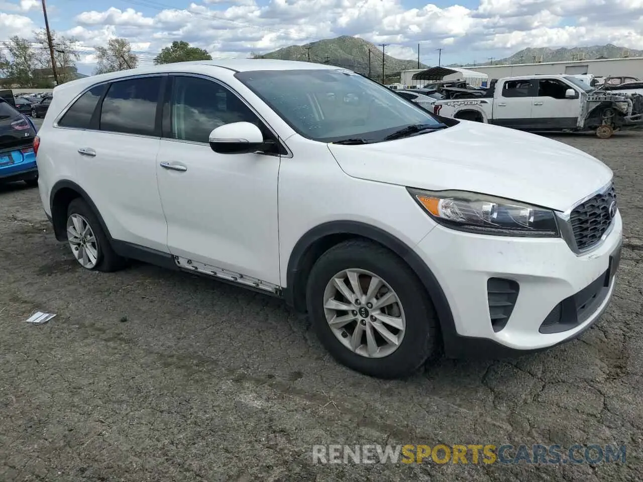 4 fotografías del automóvil dañado 5XYPG4A55KG492730 KIA SORENTO 2019