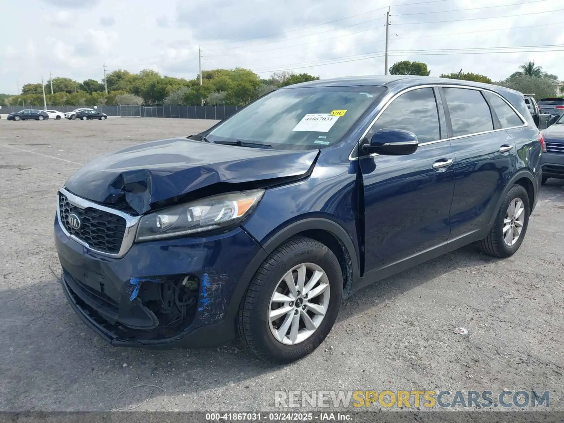 2 fotografías del automóvil dañado 5XYPG4A57KG490476 KIA SORENTO 2019