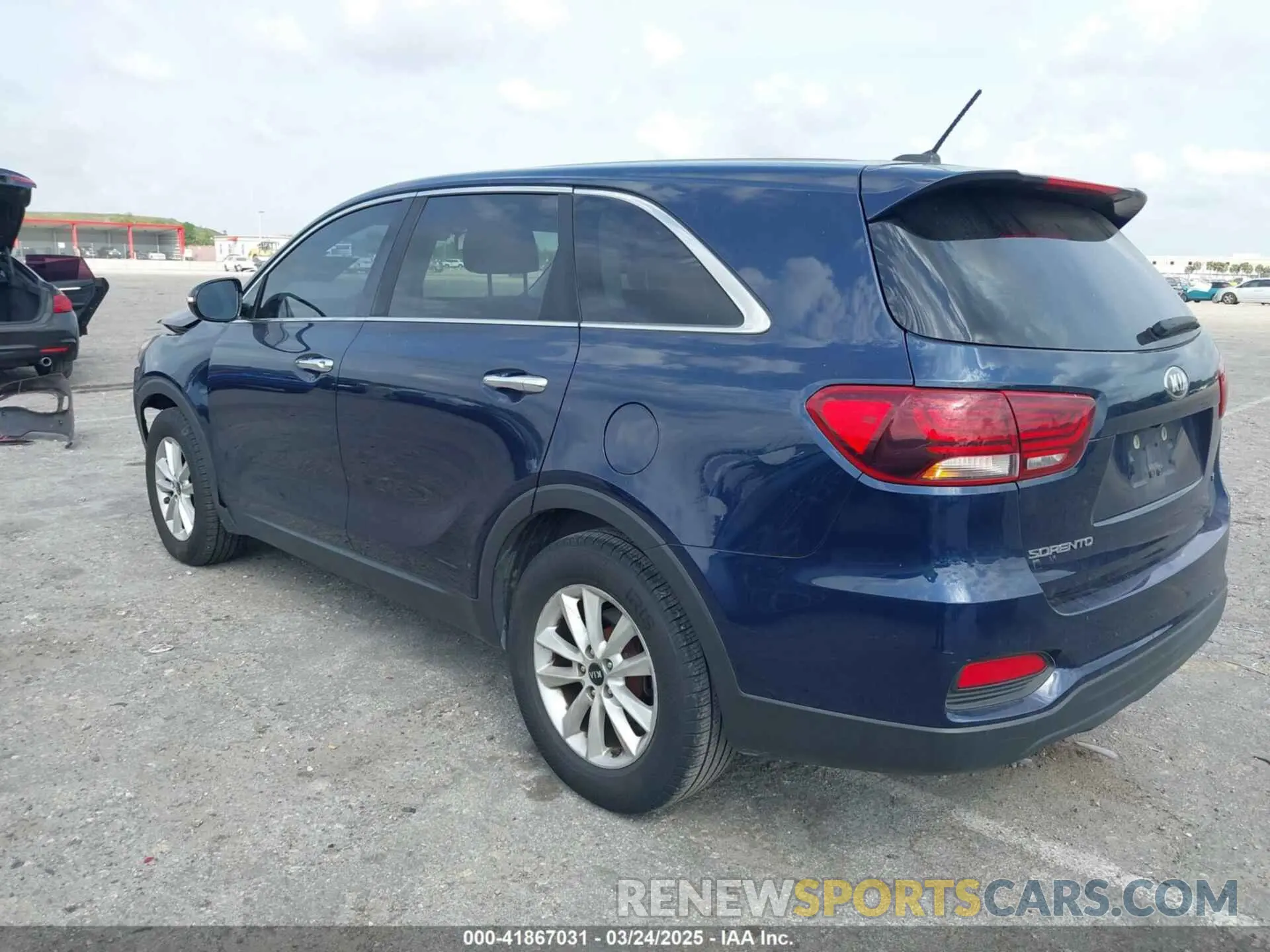 3 fotografías del automóvil dañado 5XYPG4A57KG490476 KIA SORENTO 2019