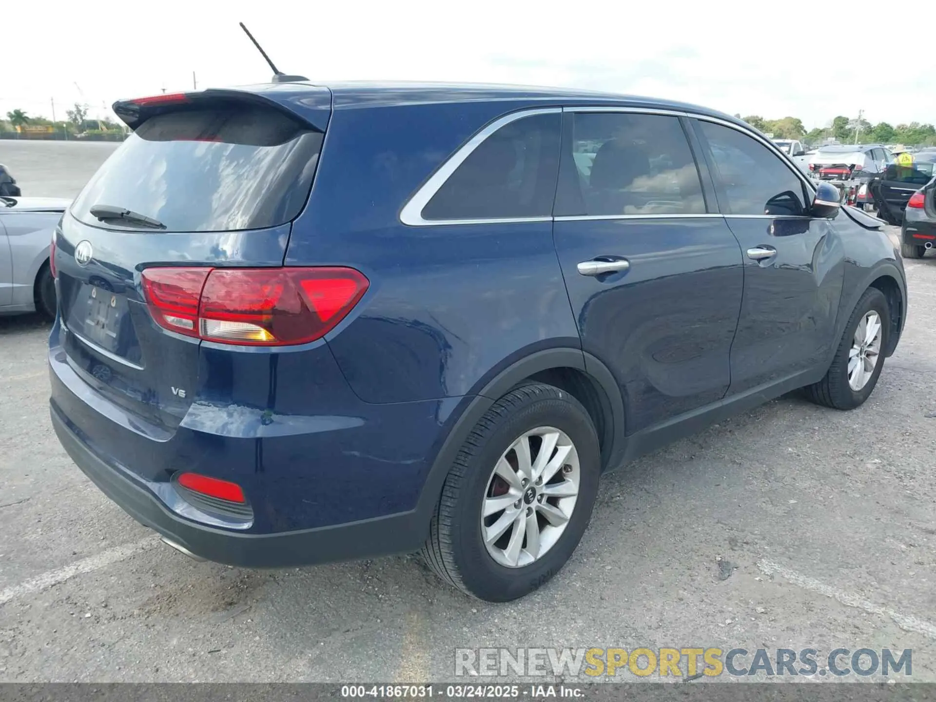 4 fotografías del automóvil dañado 5XYPG4A57KG490476 KIA SORENTO 2019