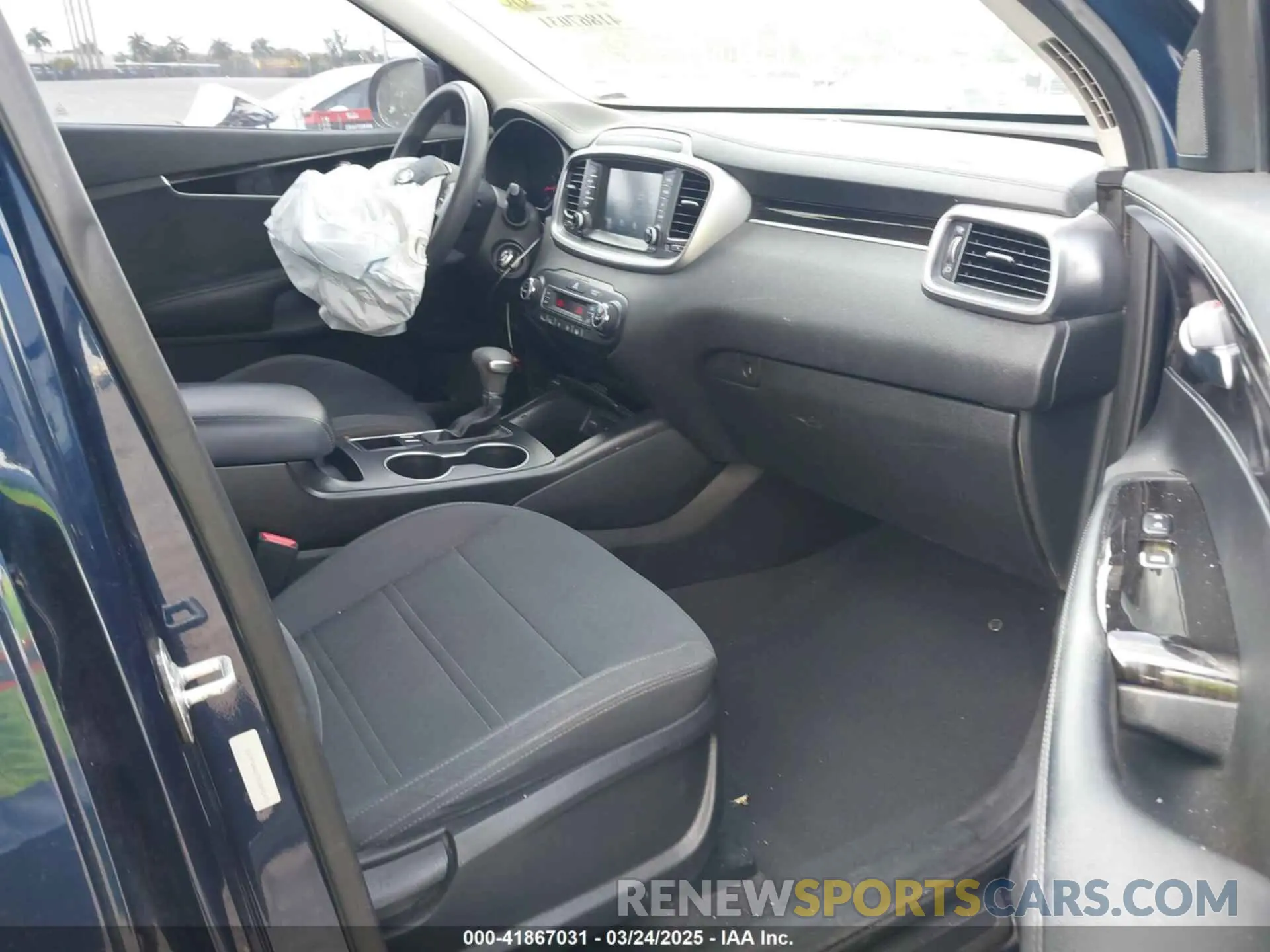 5 fotografías del automóvil dañado 5XYPG4A57KG490476 KIA SORENTO 2019