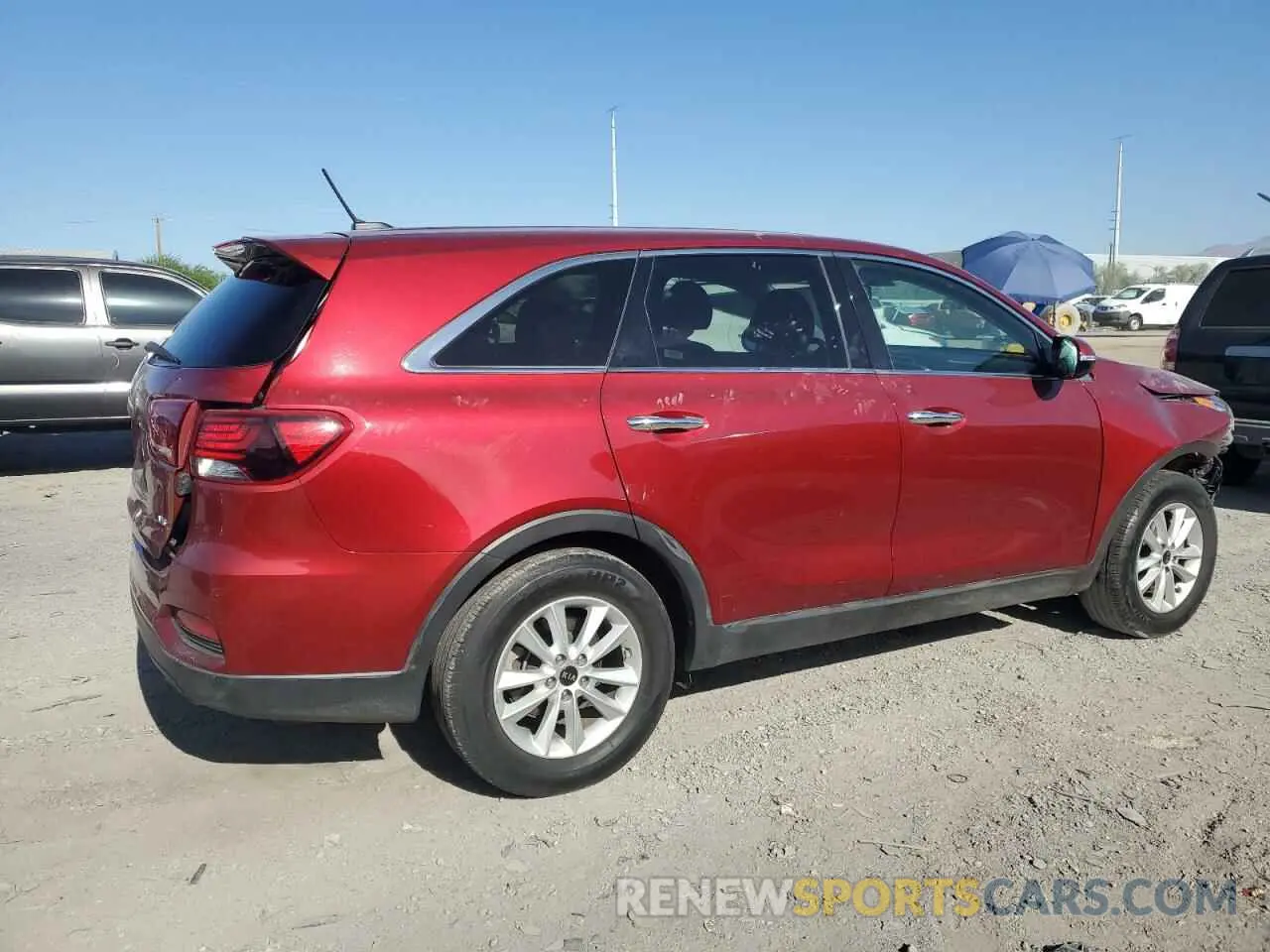 3 fotografías del automóvil dañado 5XYPG4A57KG572059 KIA SORENTO 2019