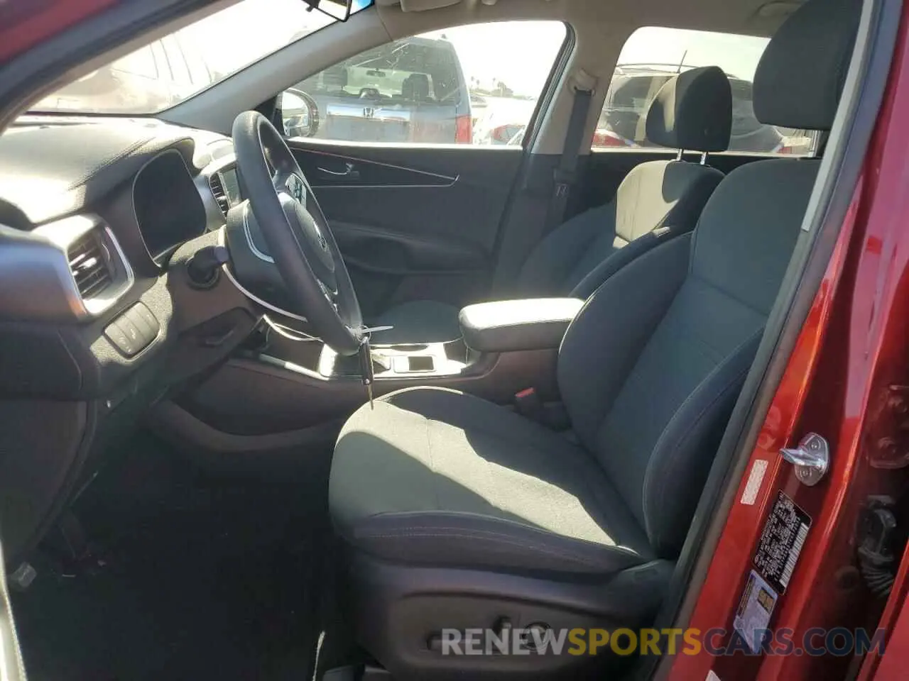 7 fotografías del automóvil dañado 5XYPG4A57KG572059 KIA SORENTO 2019