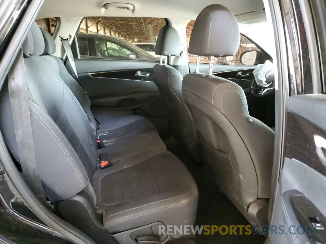 11 fotografías del automóvil dañado 5XYPG4A57KG608395 KIA SORENTO 2019