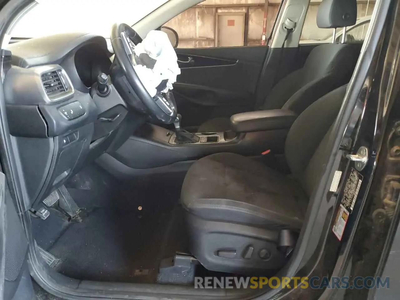 7 fotografías del automóvil dañado 5XYPG4A57KG608395 KIA SORENTO 2019