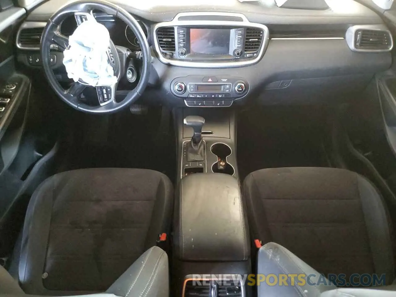 8 fotografías del automóvil dañado 5XYPG4A57KG608395 KIA SORENTO 2019