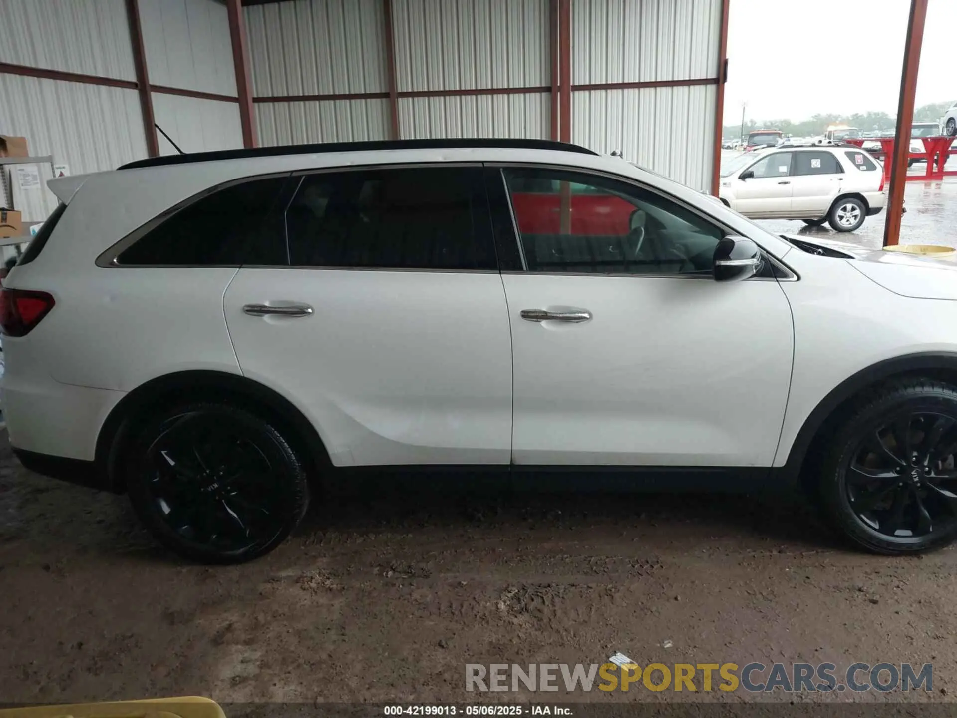 13 fotografías del automóvil dañado 5XYPG4A57KG609790 KIA SORENTO 2019