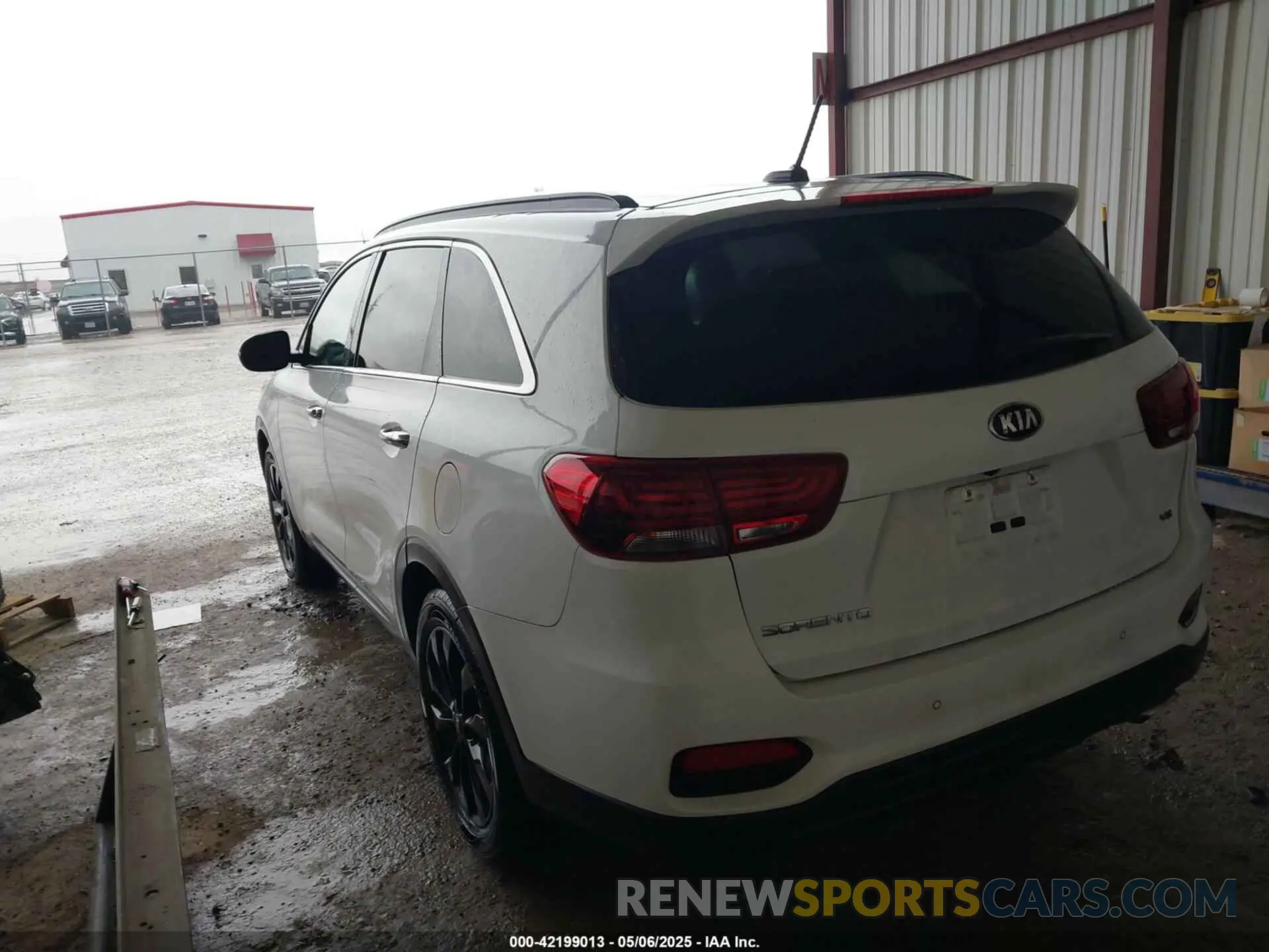 3 fotografías del automóvil dañado 5XYPG4A57KG609790 KIA SORENTO 2019