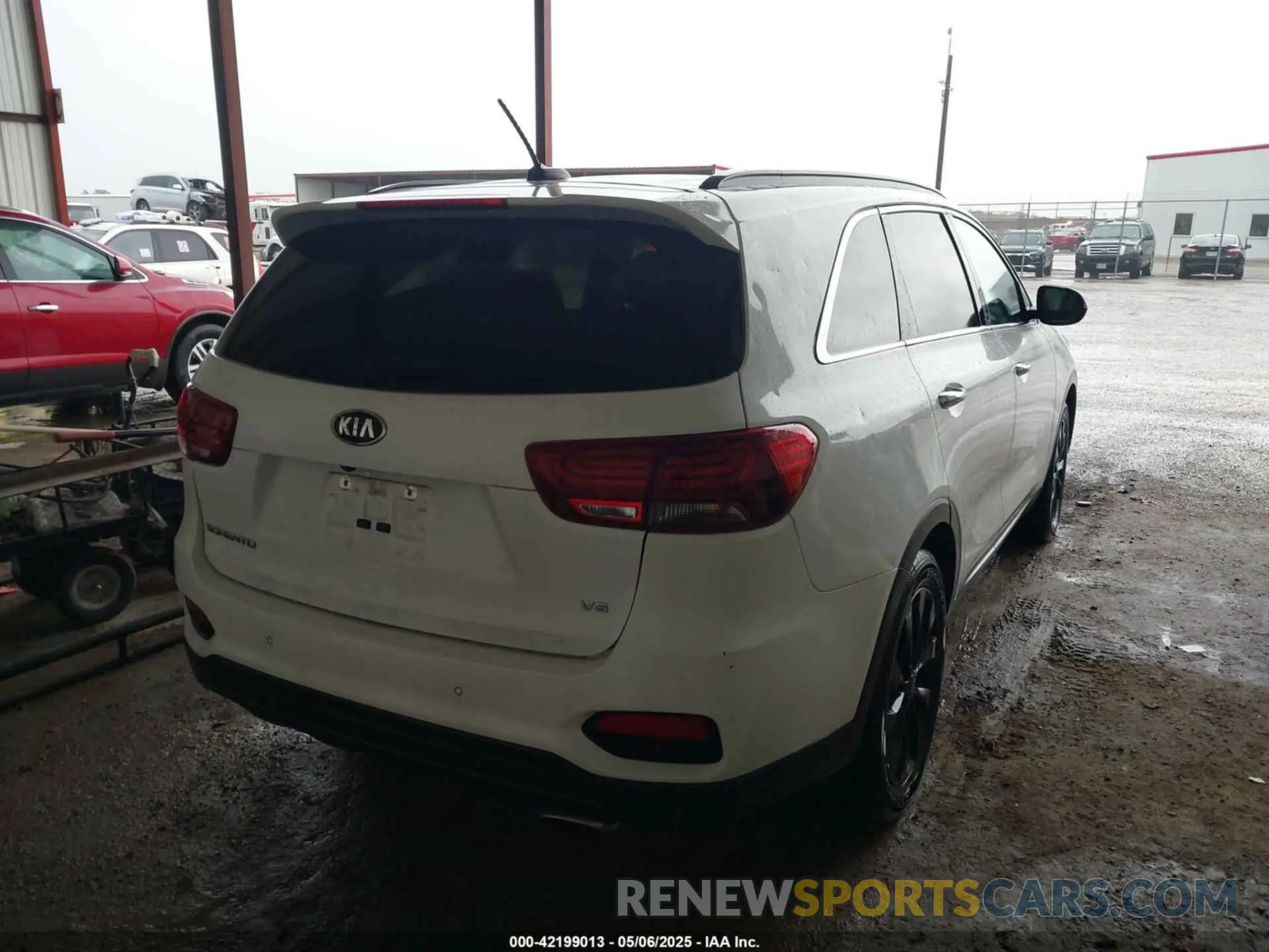 4 fotografías del automóvil dañado 5XYPG4A57KG609790 KIA SORENTO 2019
