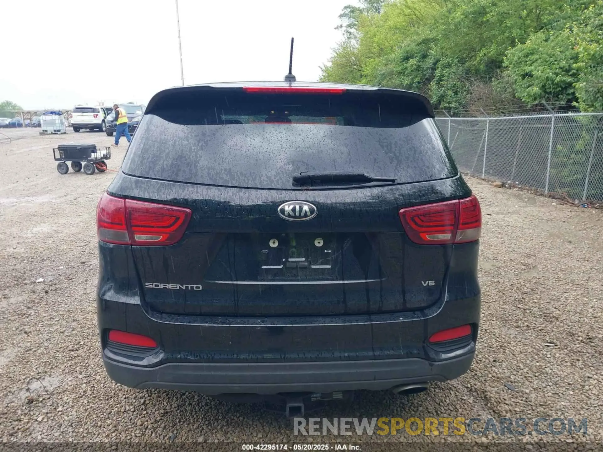 16 fotografías del automóvil dañado 5XYPG4A58KG487814 KIA SORENTO 2019