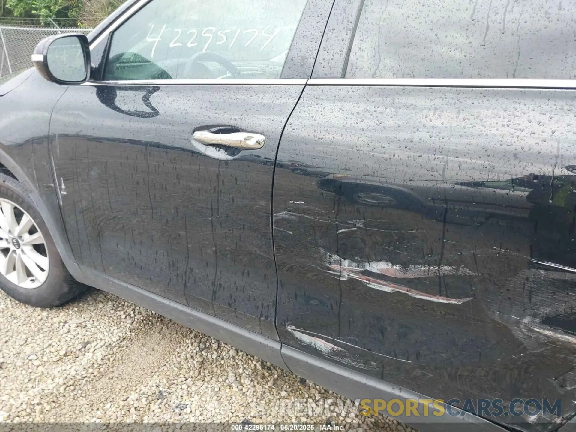 17 fotografías del automóvil dañado 5XYPG4A58KG487814 KIA SORENTO 2019