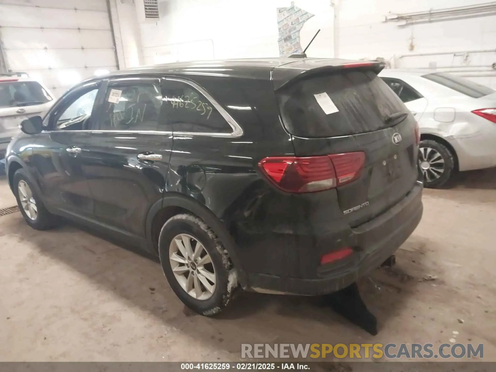 3 fotografías del automóvil dañado 5XYPG4A58KG489689 KIA SORENTO 2019