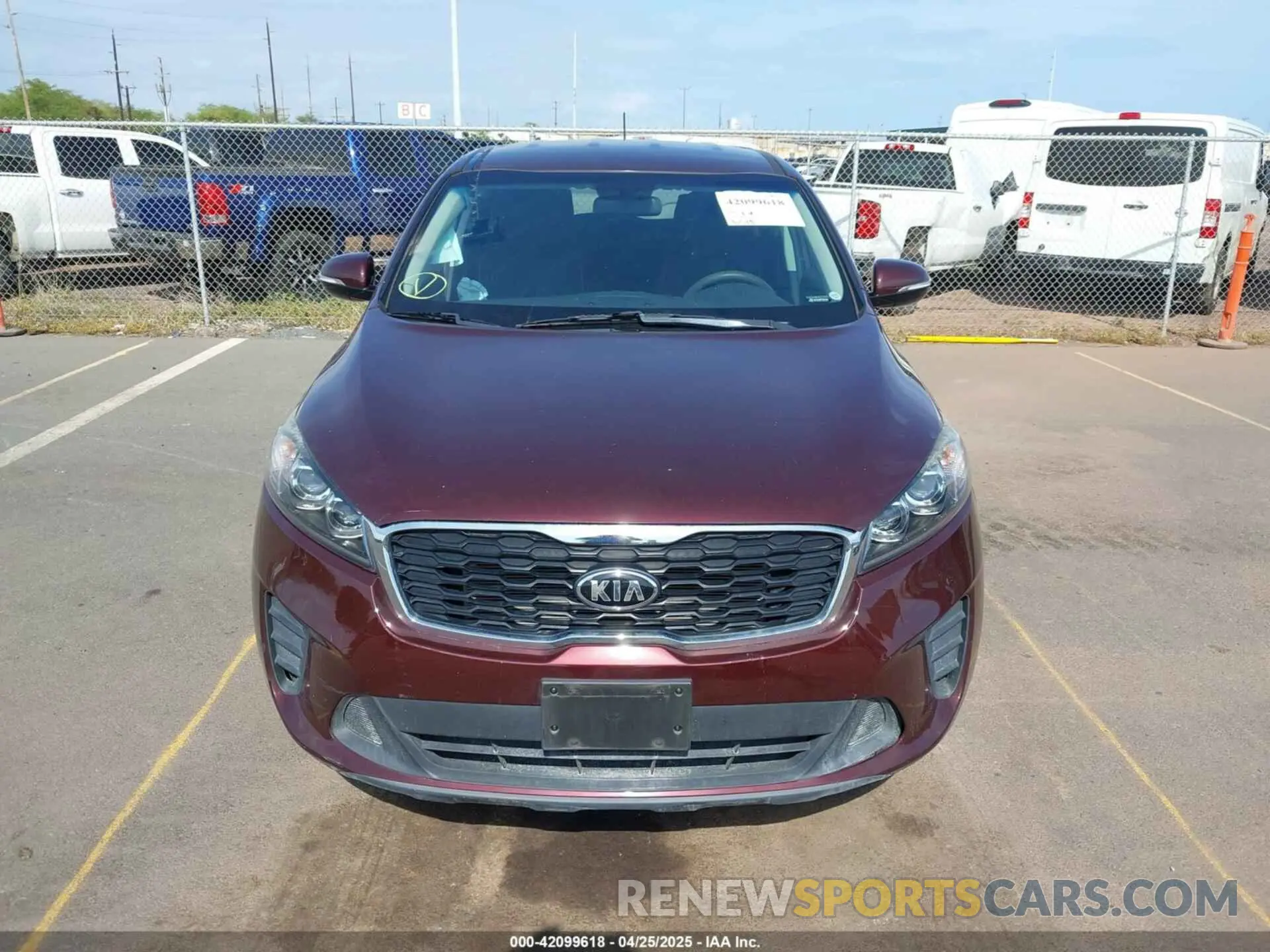 12 fotografías del automóvil dañado 5XYPG4A58KG565461 KIA SORENTO 2019