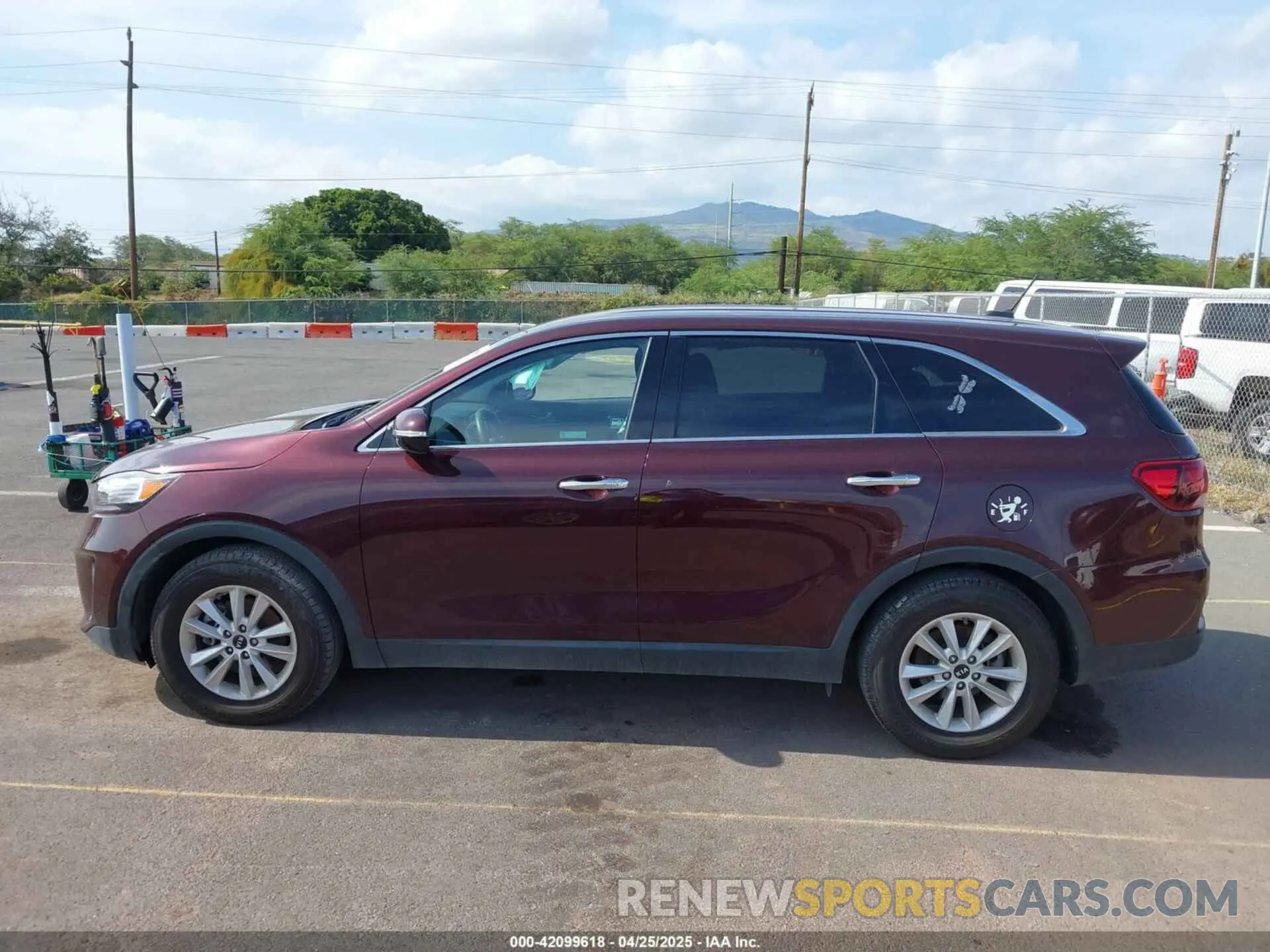 14 fotografías del automóvil dañado 5XYPG4A58KG565461 KIA SORENTO 2019