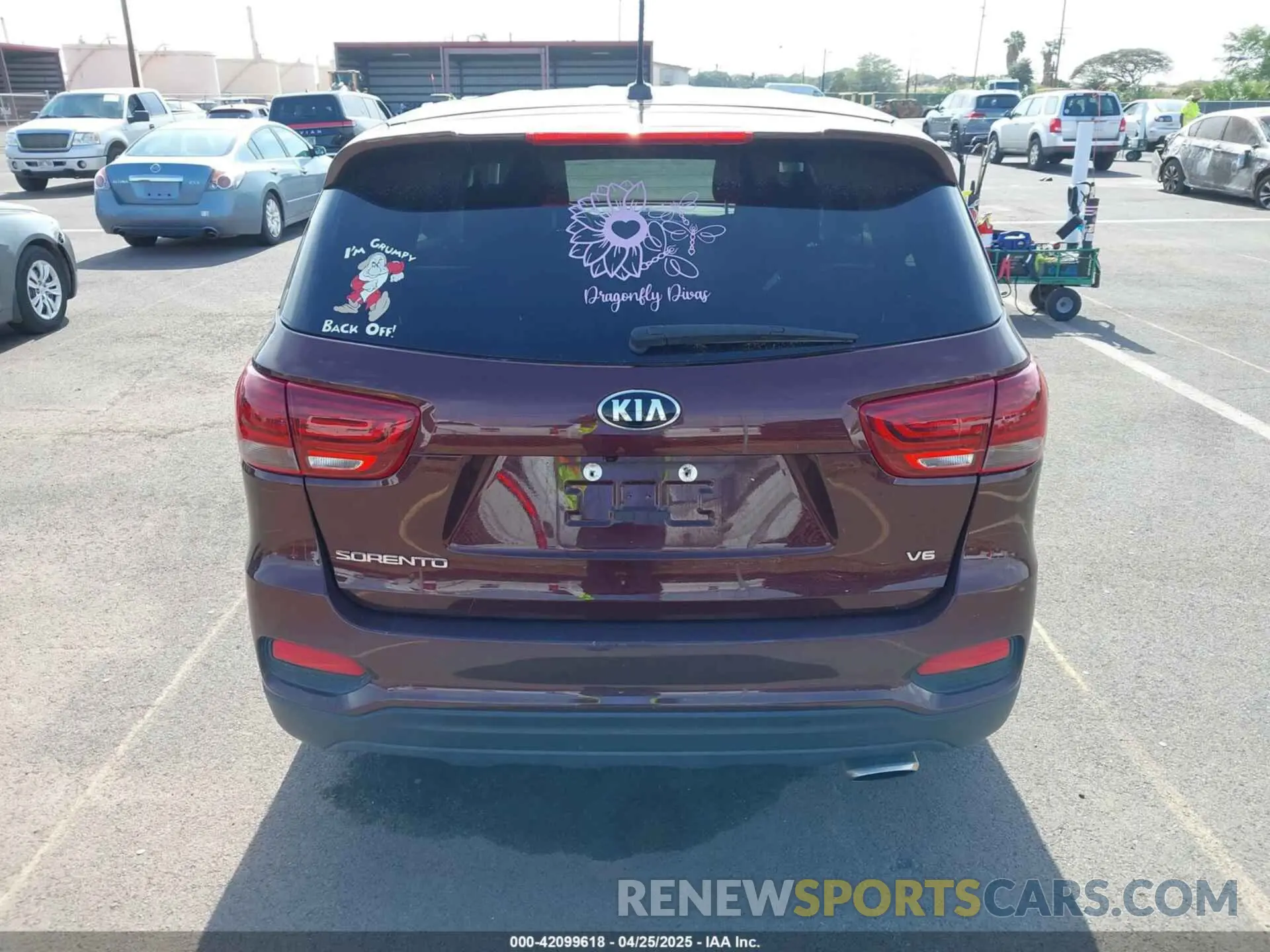 16 fotografías del automóvil dañado 5XYPG4A58KG565461 KIA SORENTO 2019