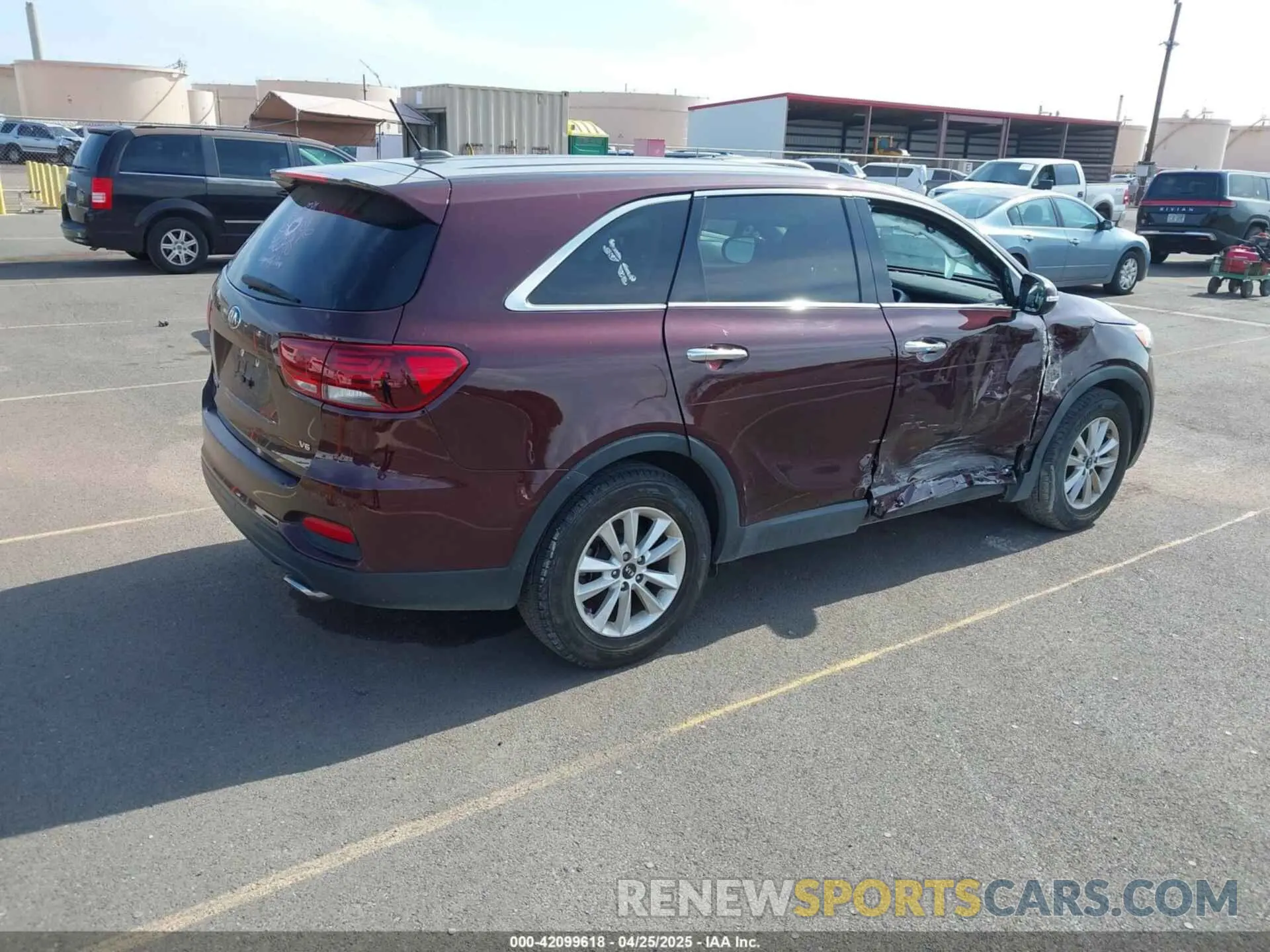 4 fotografías del automóvil dañado 5XYPG4A58KG565461 KIA SORENTO 2019