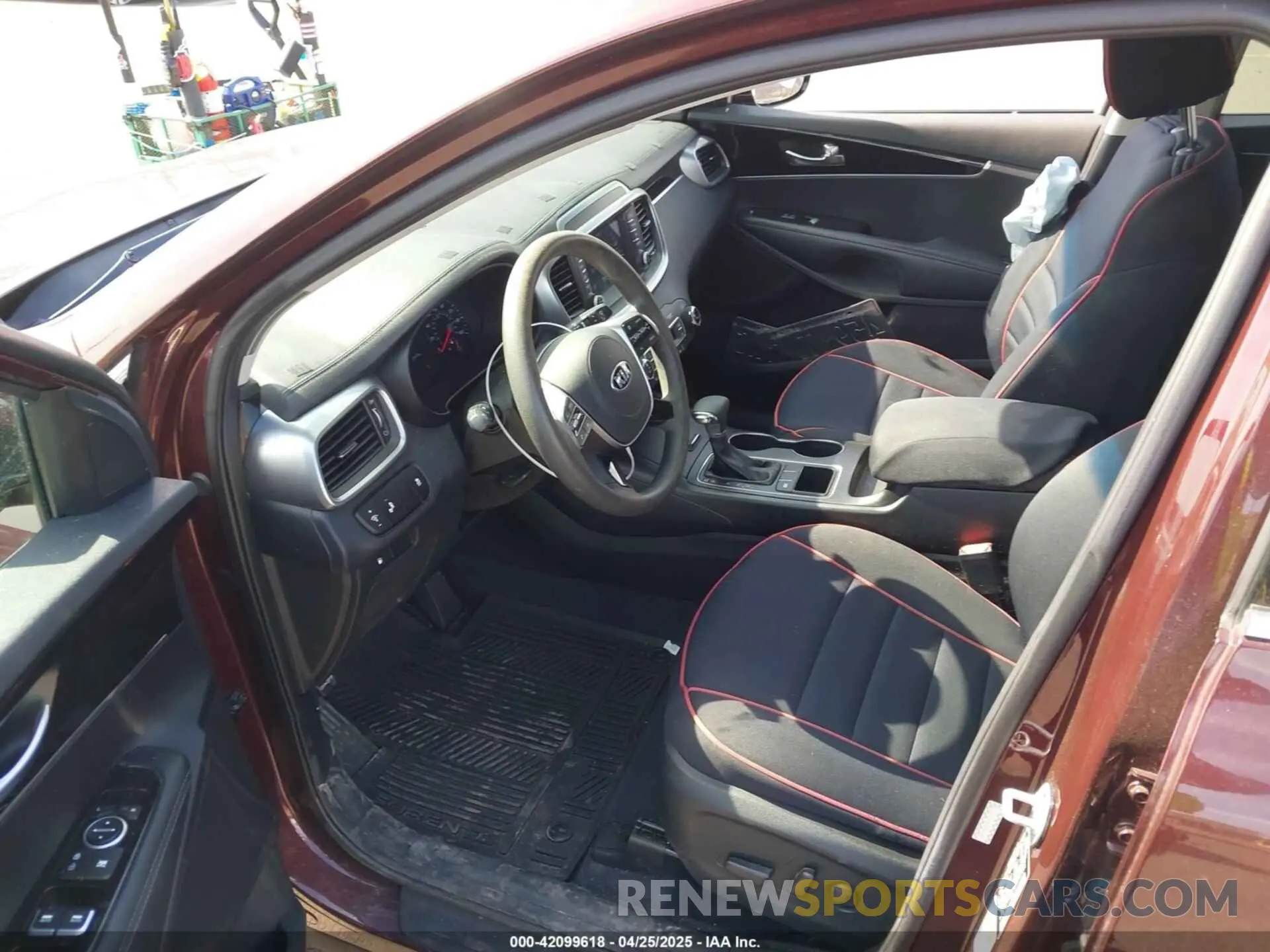 5 fotografías del automóvil dañado 5XYPG4A58KG565461 KIA SORENTO 2019