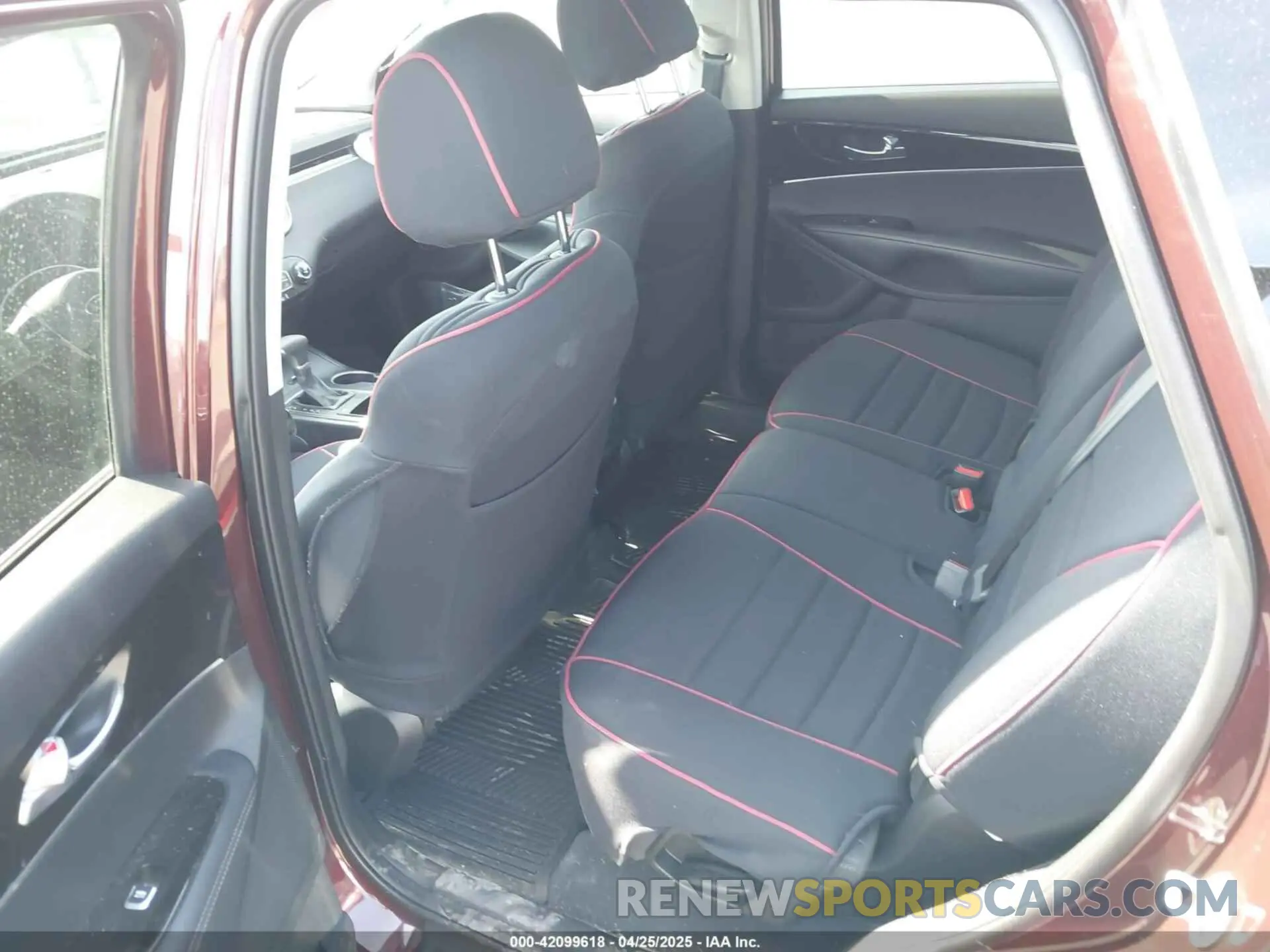 8 fotografías del automóvil dañado 5XYPG4A58KG565461 KIA SORENTO 2019