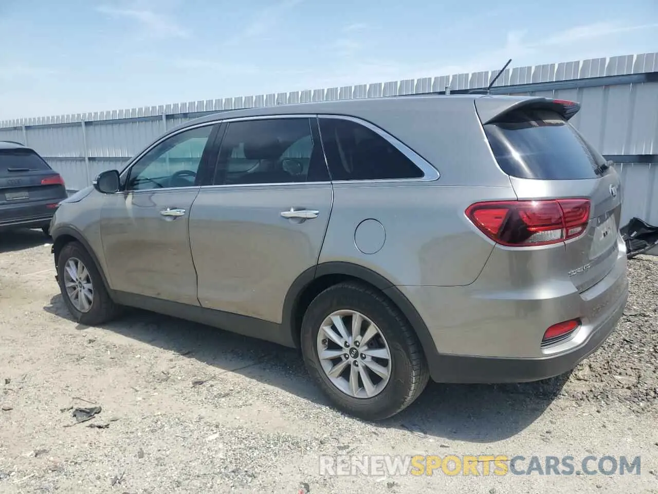 2 fotografías del automóvil dañado 5XYPG4A5XKG491556 KIA SORENTO 2019