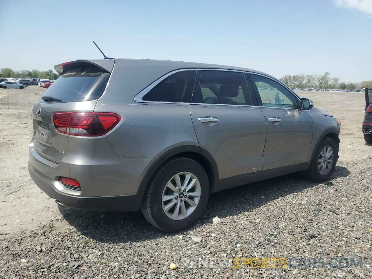 3 fotografías del automóvil dañado 5XYPG4A5XKG491556 KIA SORENTO 2019