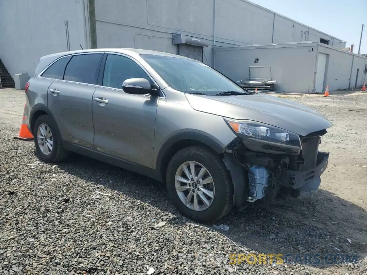 4 fotografías del automóvil dañado 5XYPG4A5XKG491556 KIA SORENTO 2019