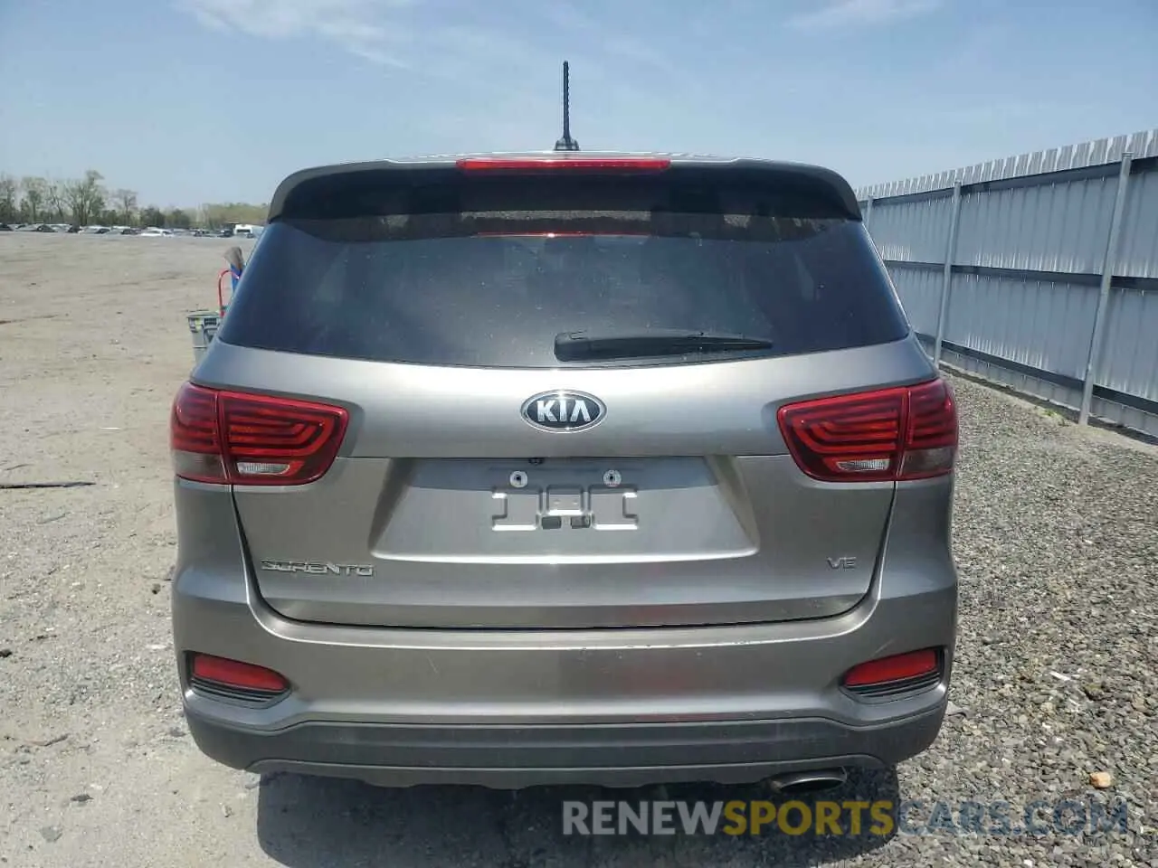 6 fotografías del automóvil dañado 5XYPG4A5XKG491556 KIA SORENTO 2019
