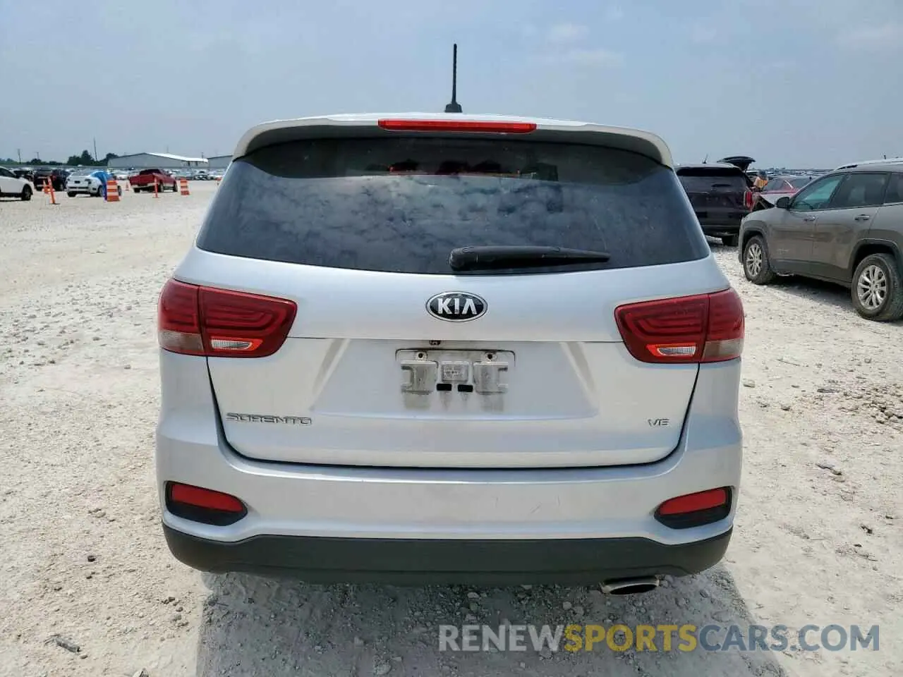 6 fotografías del automóvil dañado 5XYPG4A5XKG558737 KIA SORENTO 2019