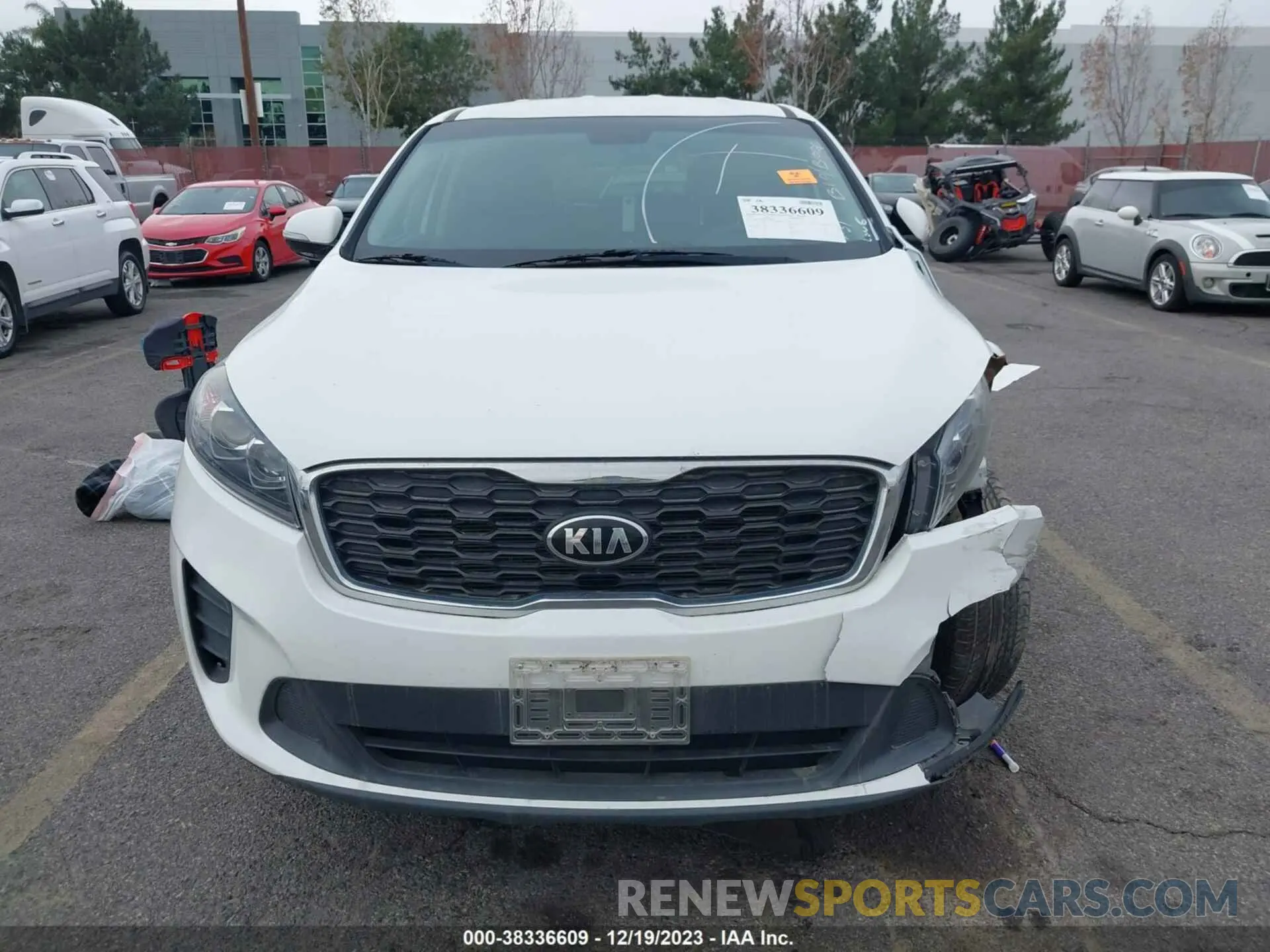 11 fotografías del automóvil dañado 5XYPG4A5XKG570869 KIA SORENTO 2019