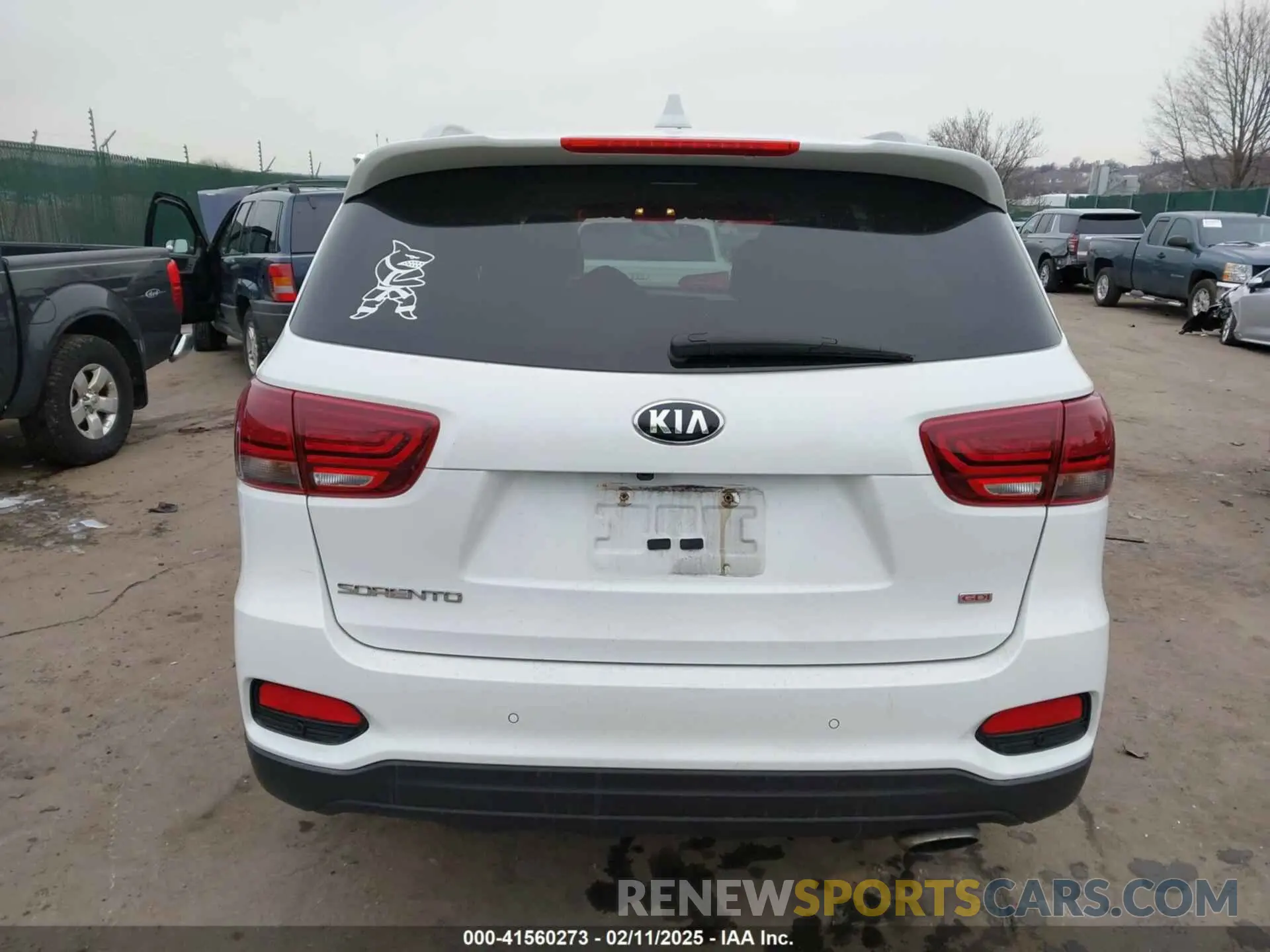17 fotografías del automóvil dañado 5XYPGDA30KG548829 KIA SORENTO 2019