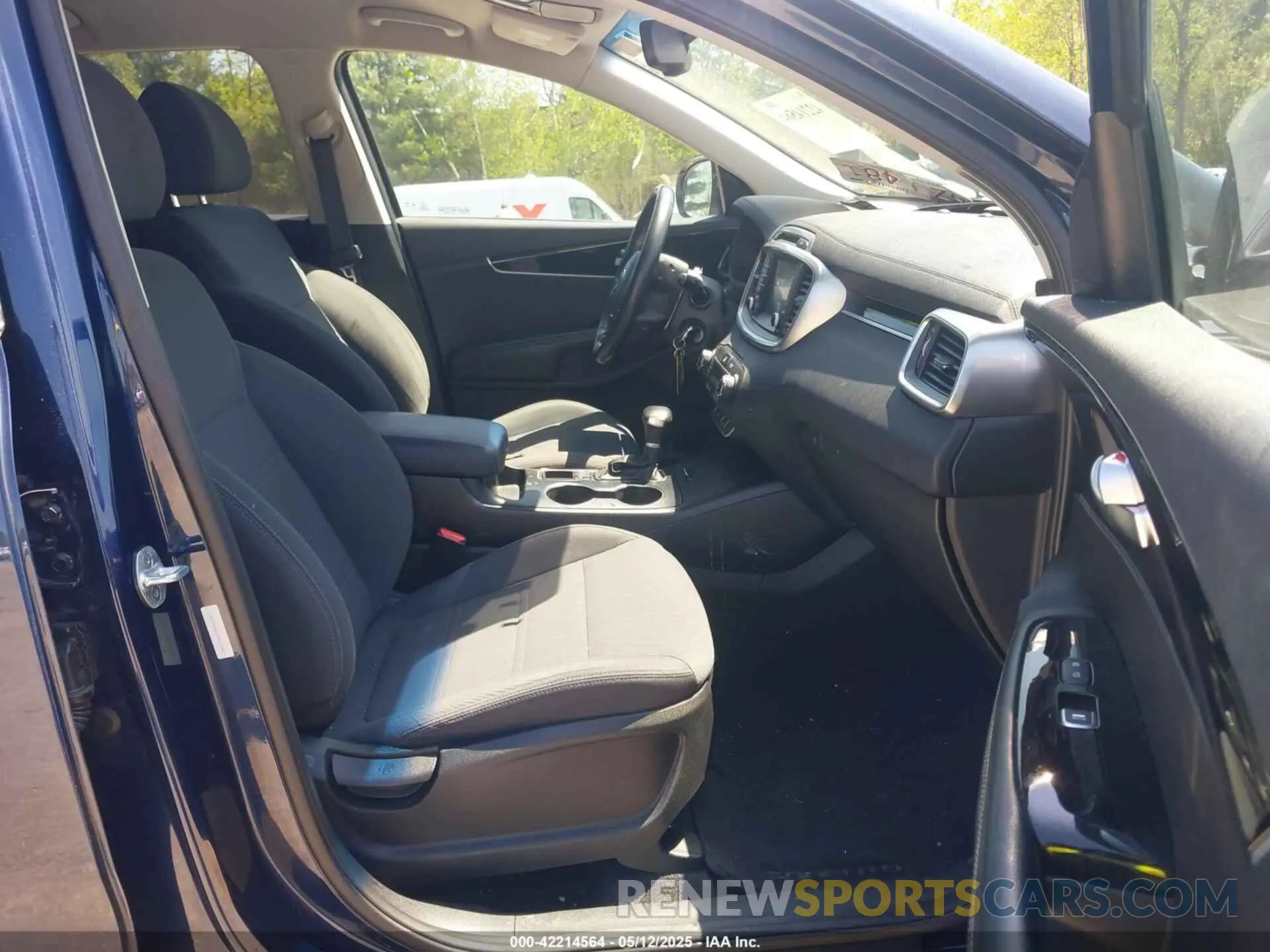5 fotografías del automóvil dañado 5XYPGDA32KG433827 KIA SORENTO 2019