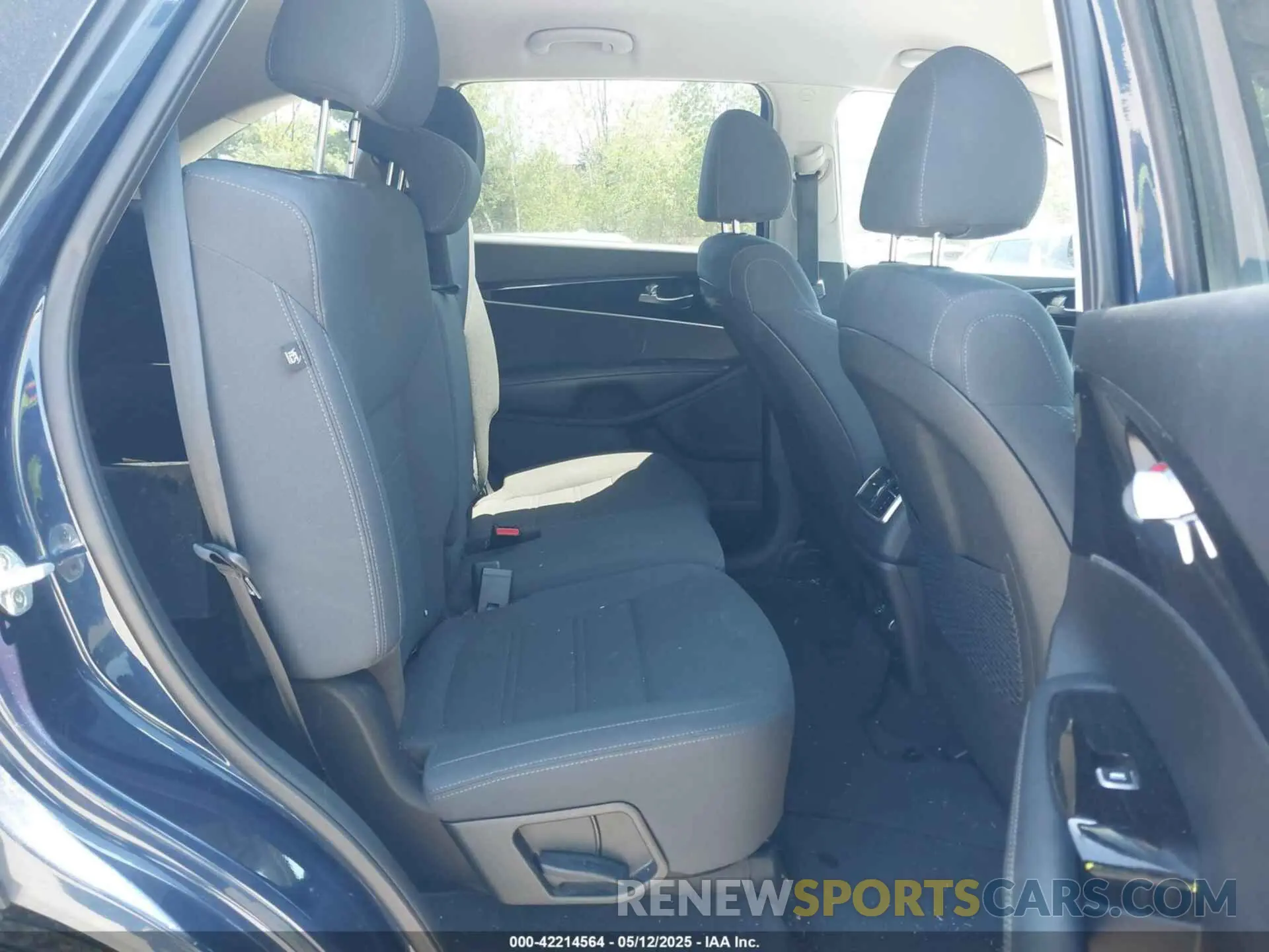 8 fotografías del automóvil dañado 5XYPGDA32KG433827 KIA SORENTO 2019
