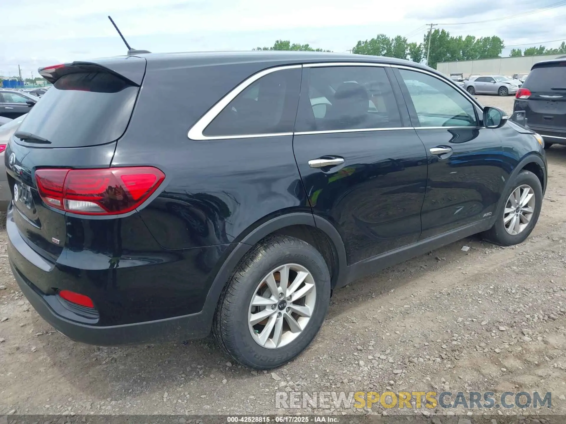 4 fotografías del automóvil dañado 5XYPGDA32KG438462 KIA SORENTO 2019