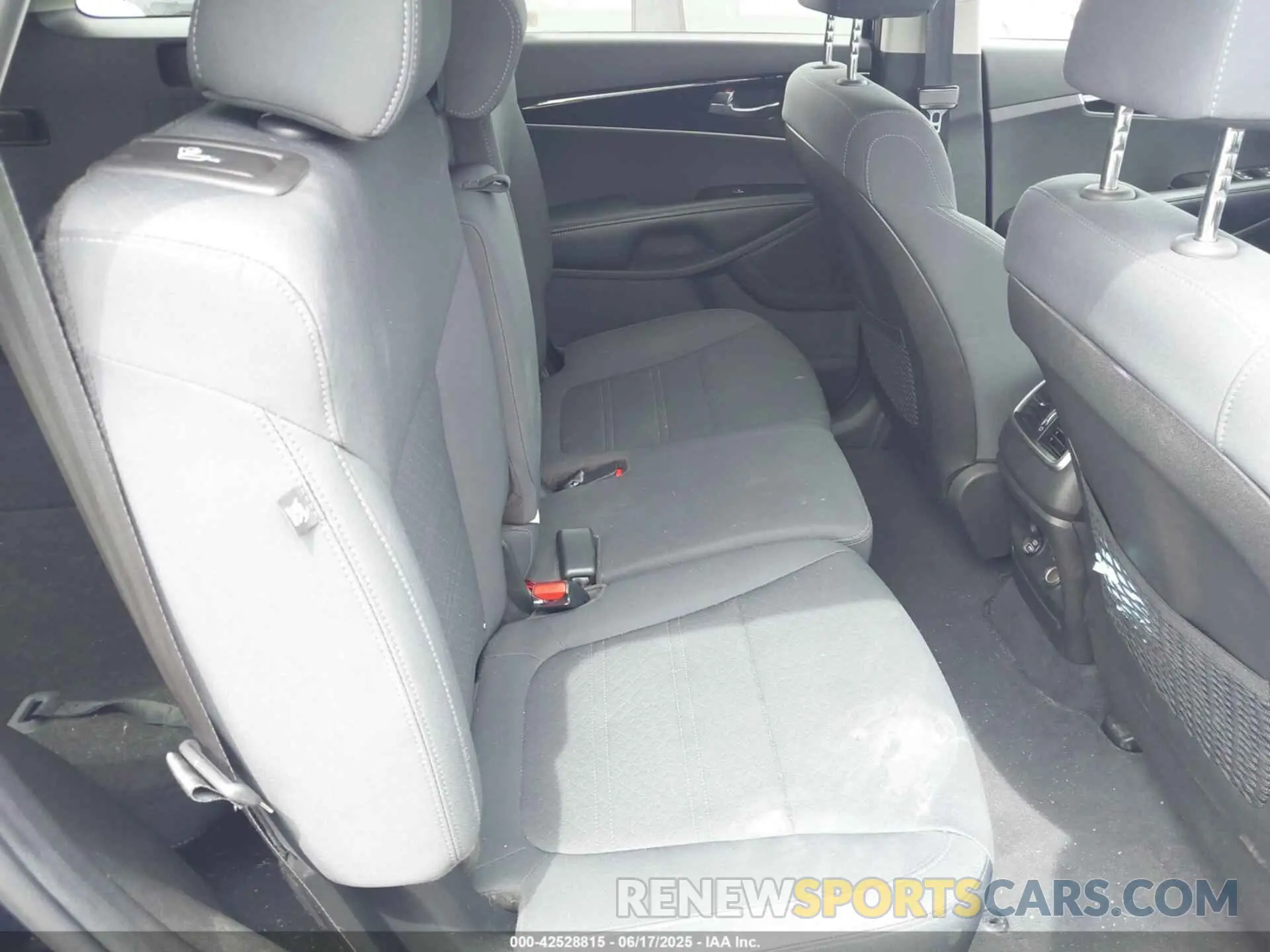 8 fotografías del automóvil dañado 5XYPGDA32KG438462 KIA SORENTO 2019